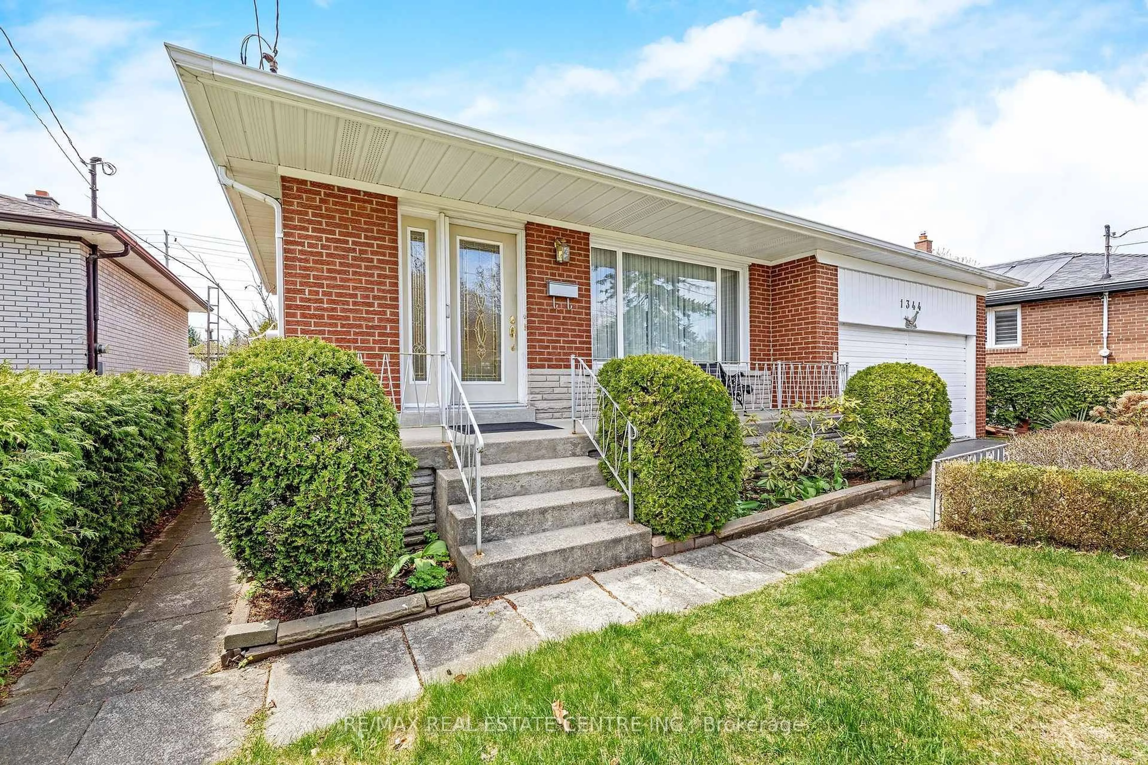 Home with brick exterior material, street for 1344 STRATHY Ave, Mississauga Ontario L5E 2L2