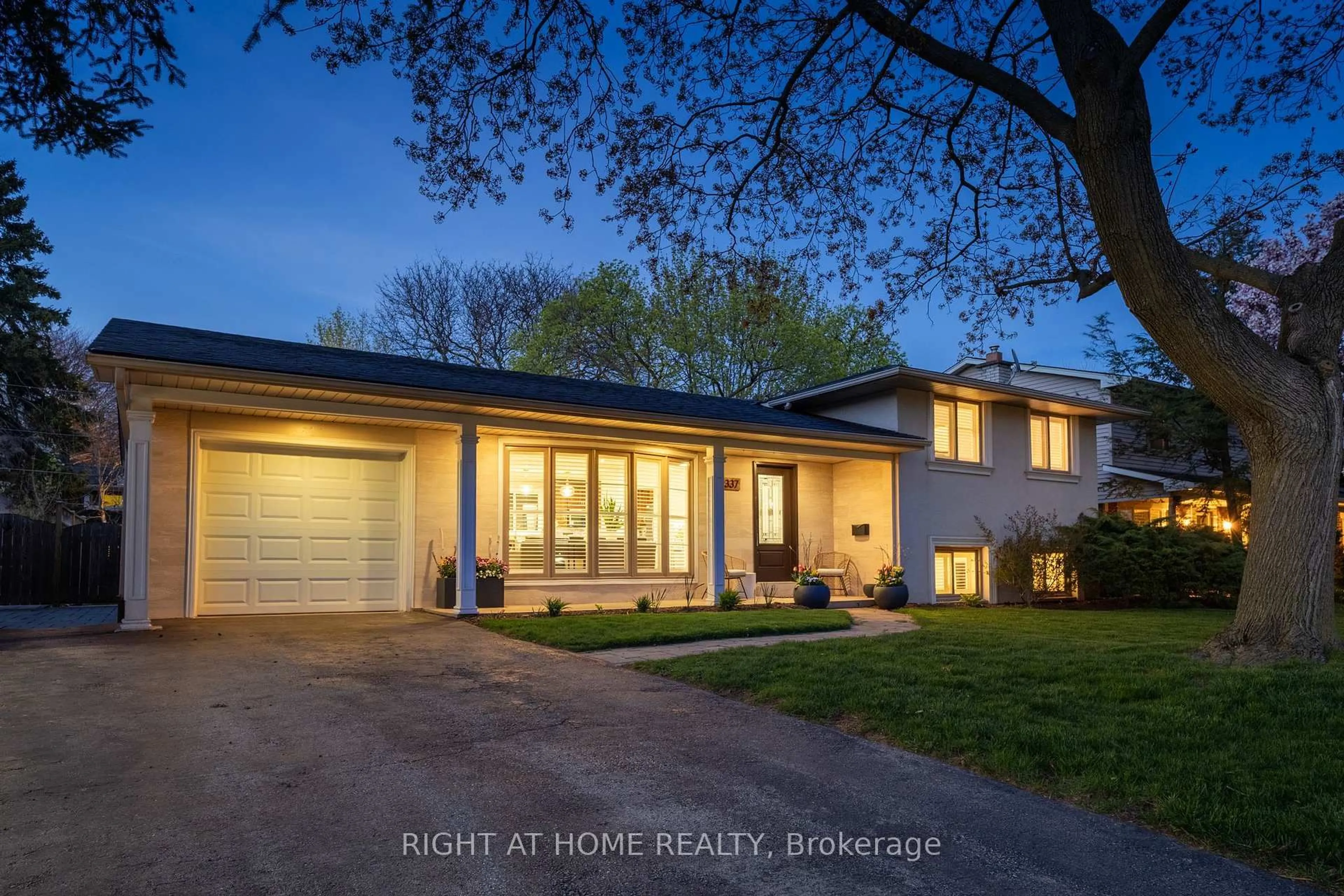 Home with brick exterior material, street for 337 Monica Cres, Burlington Ontario L7N 1Z5