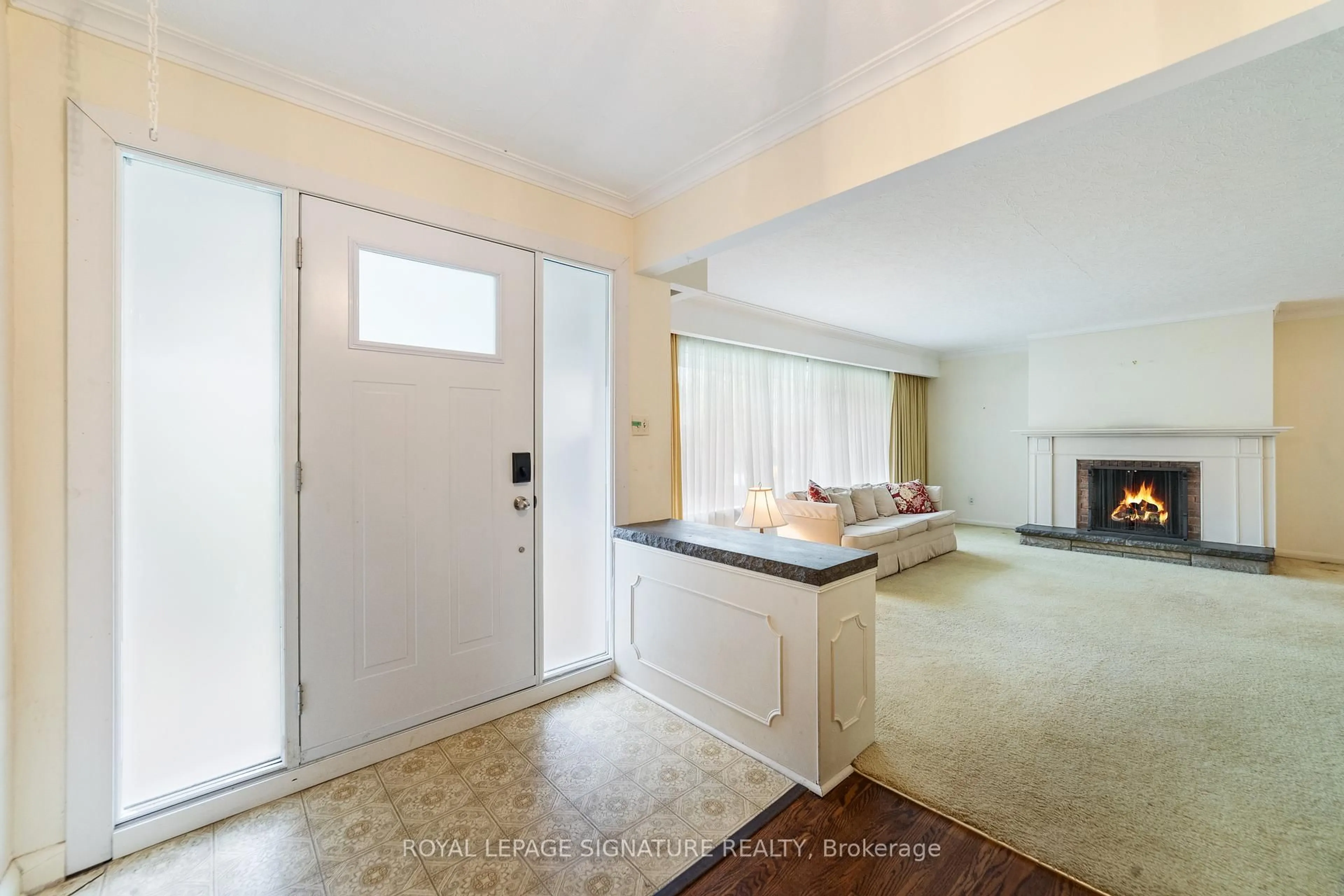 Indoor entryway for 316 Coral Terr, Oakville Ontario L6J 4C4