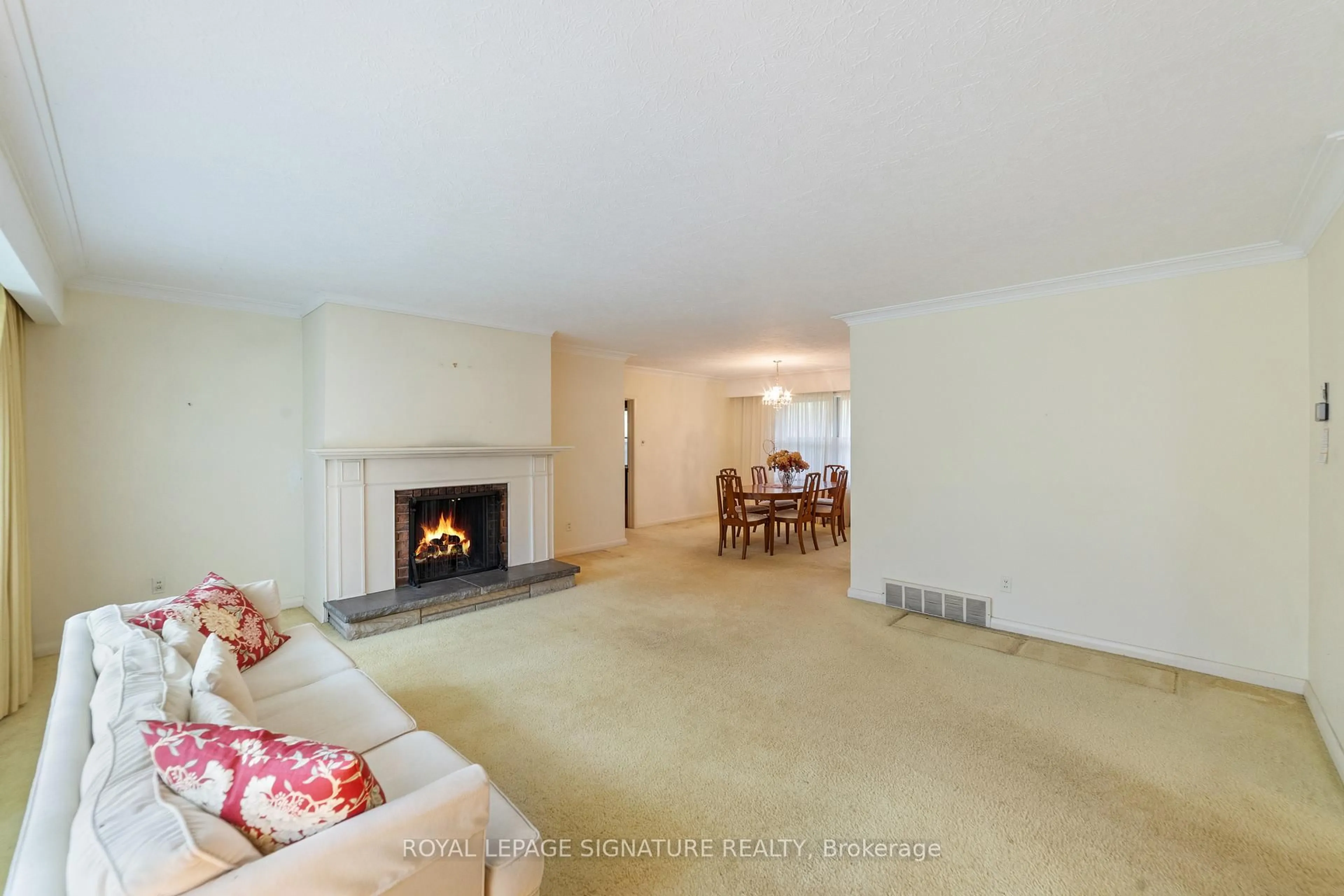 A pic of a room for 316 Coral Terr, Oakville Ontario L6J 4C4