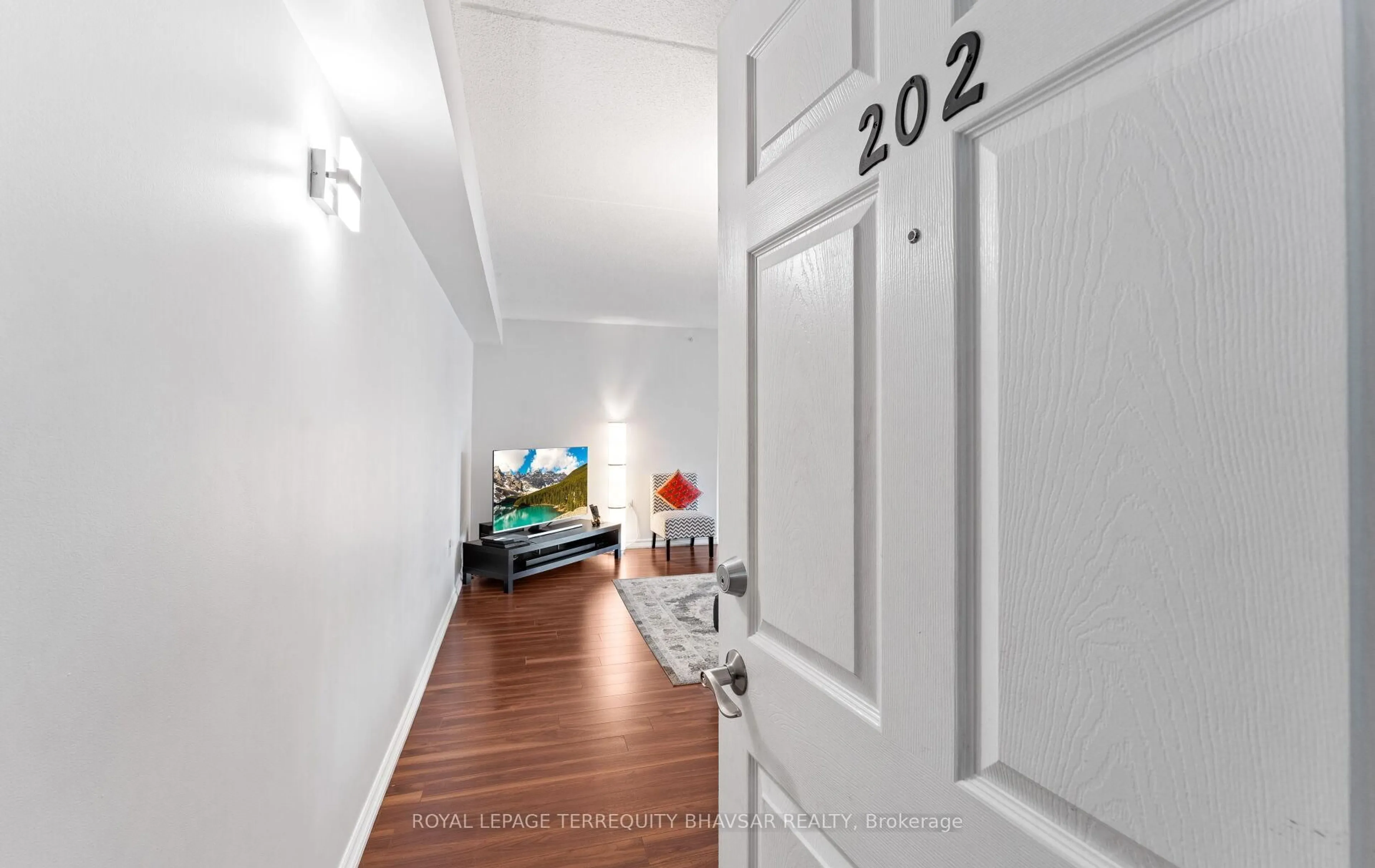Indoor entryway for 1340 Main St #202, Milton Ontario L9T 7S6