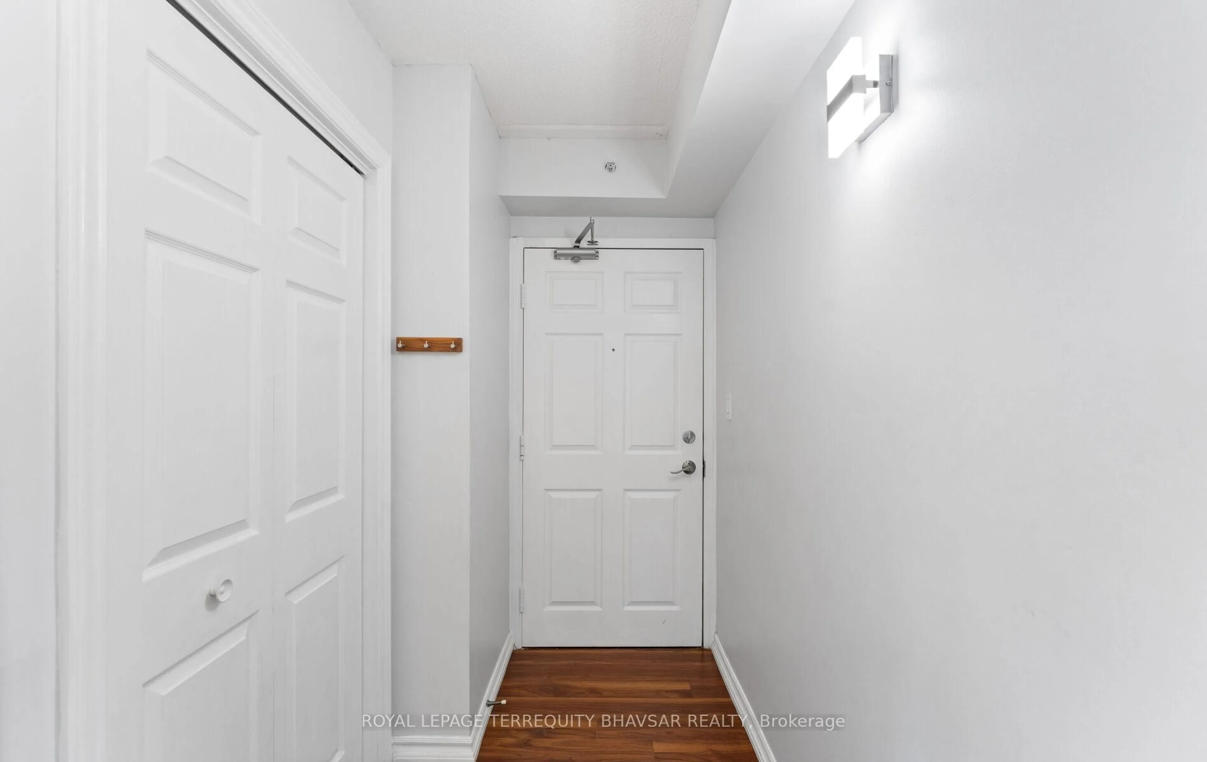Indoor entryway for 1340 Main St #202, Milton Ontario L9T 7S6