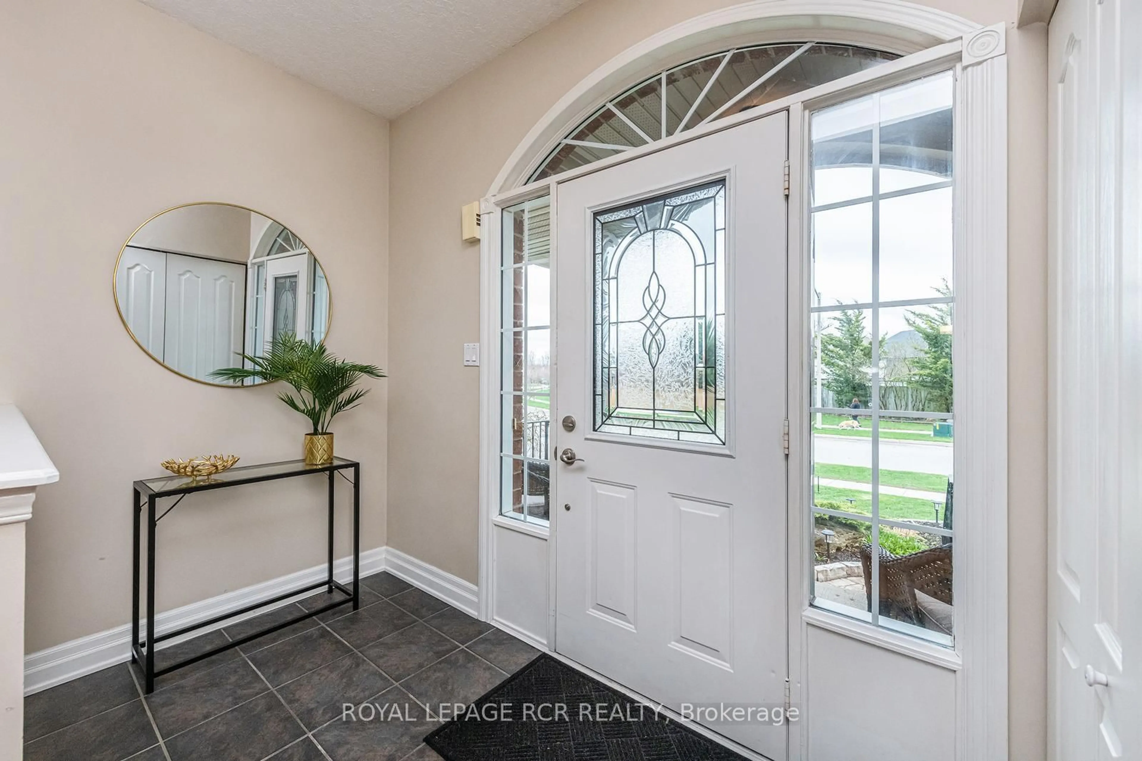 Indoor entryway for 51 Hunter Rd, Orangeville Ontario L9W 5C5