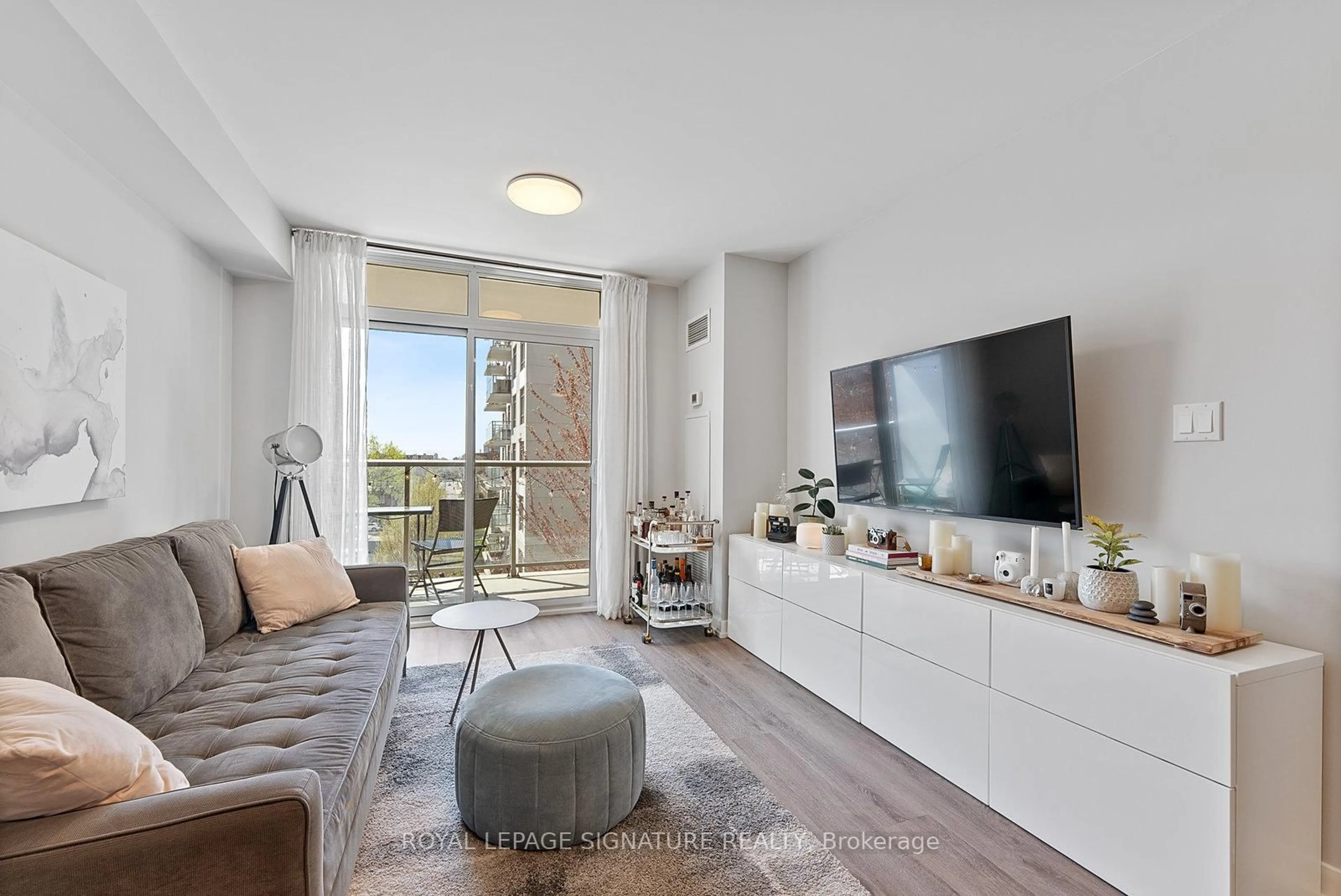 Living room with furniture, unknown for 816 Lansdowne Ave #410, Toronto Ontario M6H 4K6