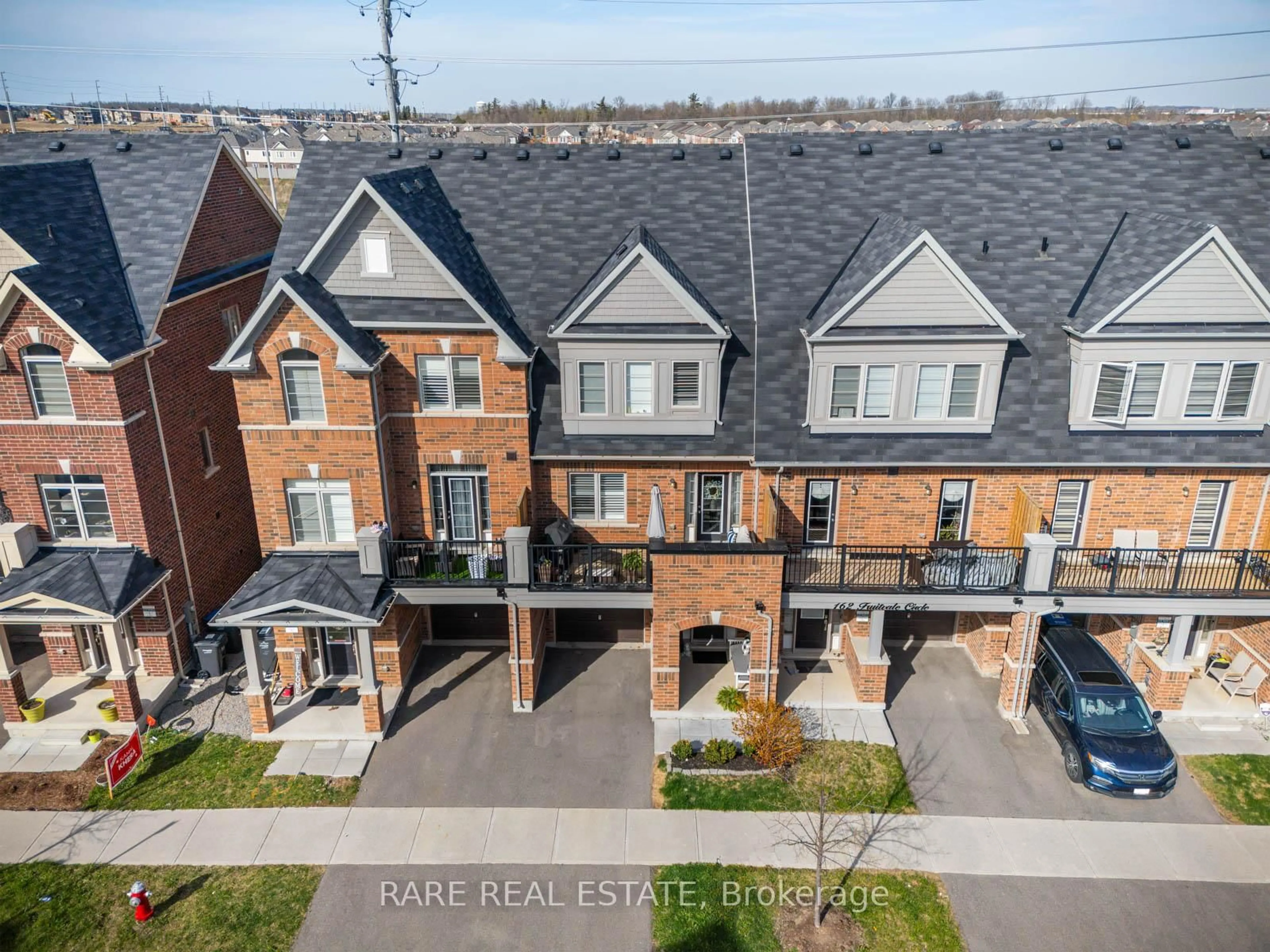 A pic from outside/outdoor area/front of a property/back of a property/a pic from drone, street for 160 Fruitvale Circ, Brampton Ontario L7A 5C4