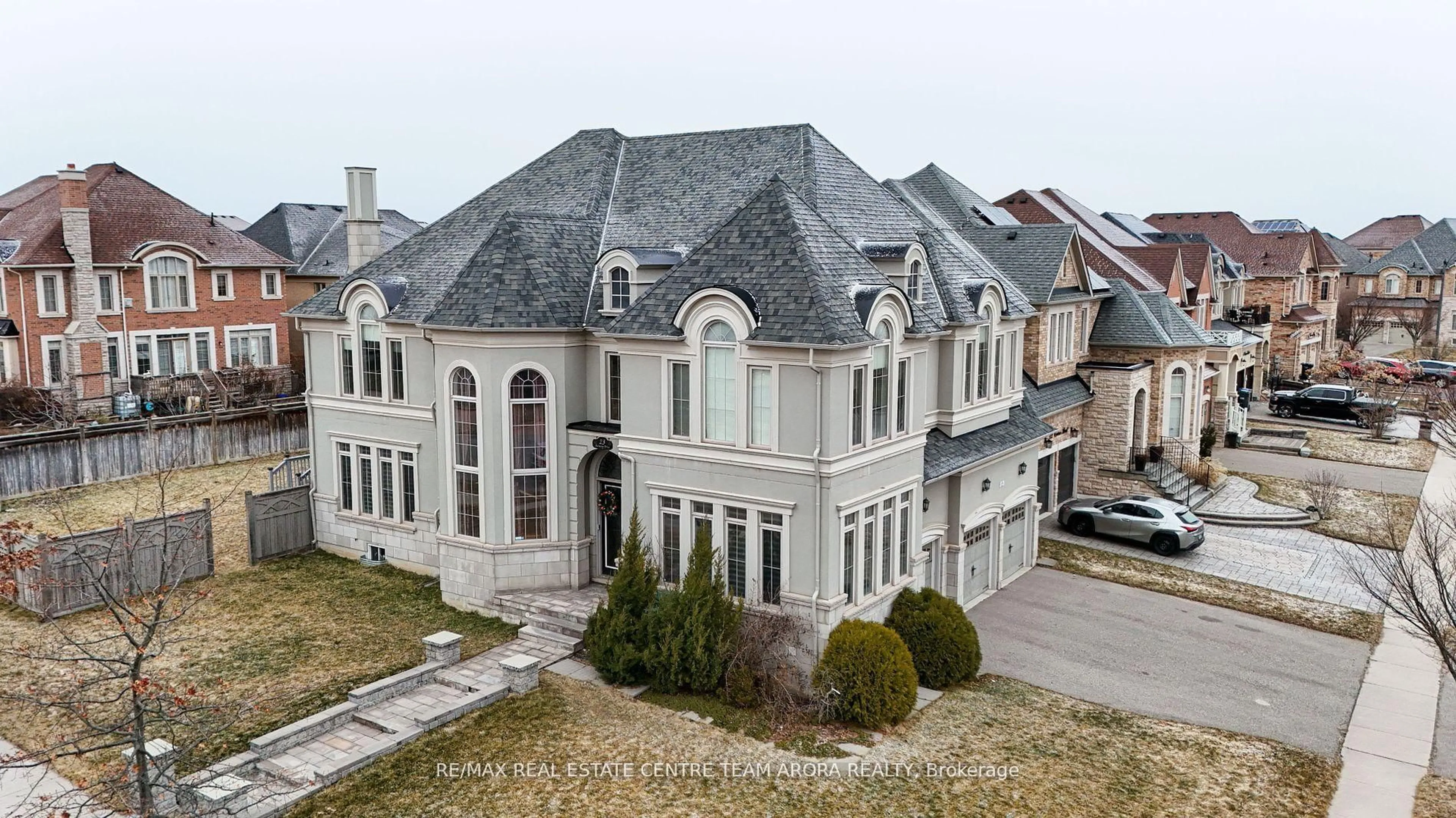 A pic from outside/outdoor area/front of a property/back of a property/a pic from drone, building for 23 Dalmeny Dr, Brampton Ontario L6X 0X3