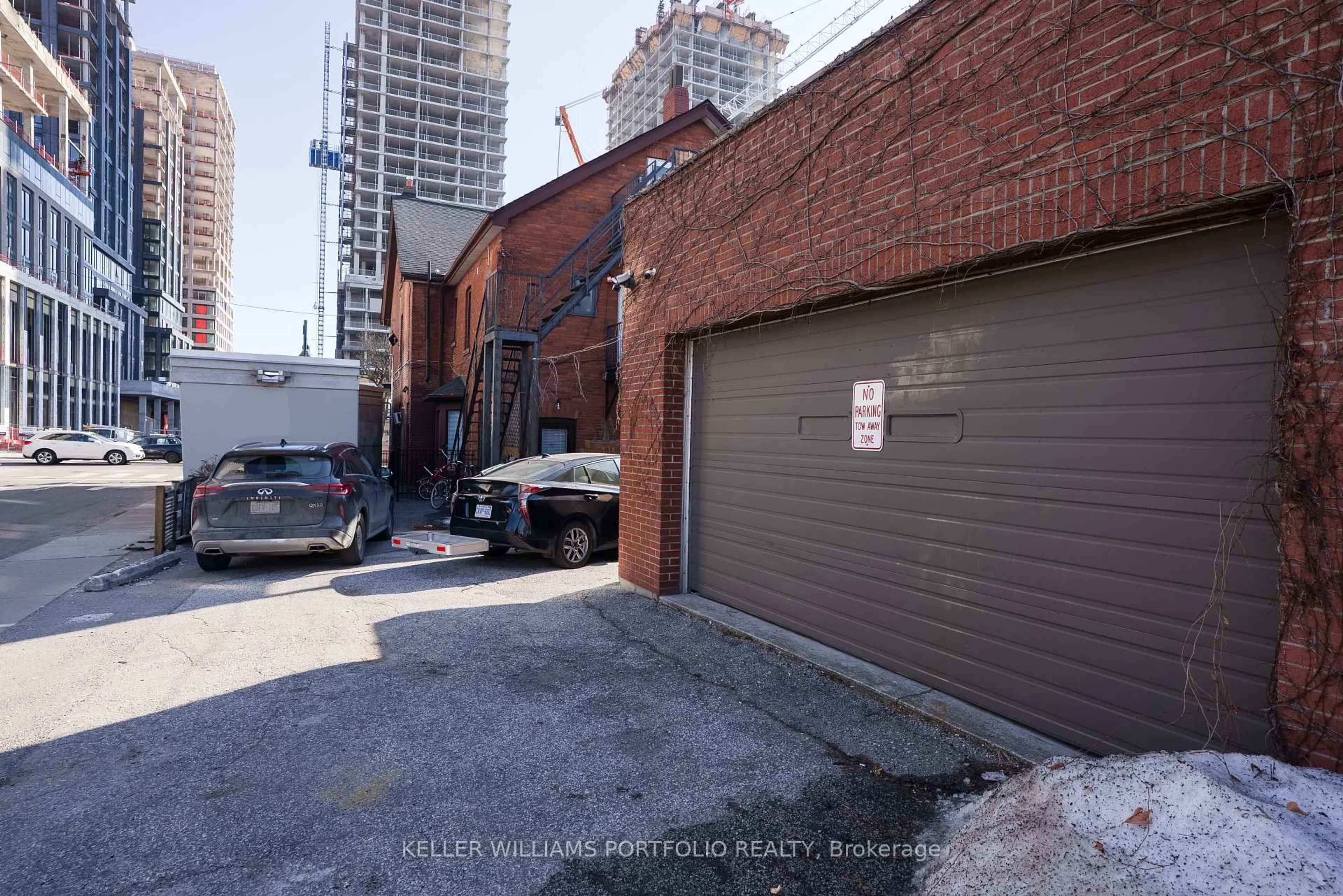 Unknown for 1156 Bloor St, Toronto Ontario M6H 1N1