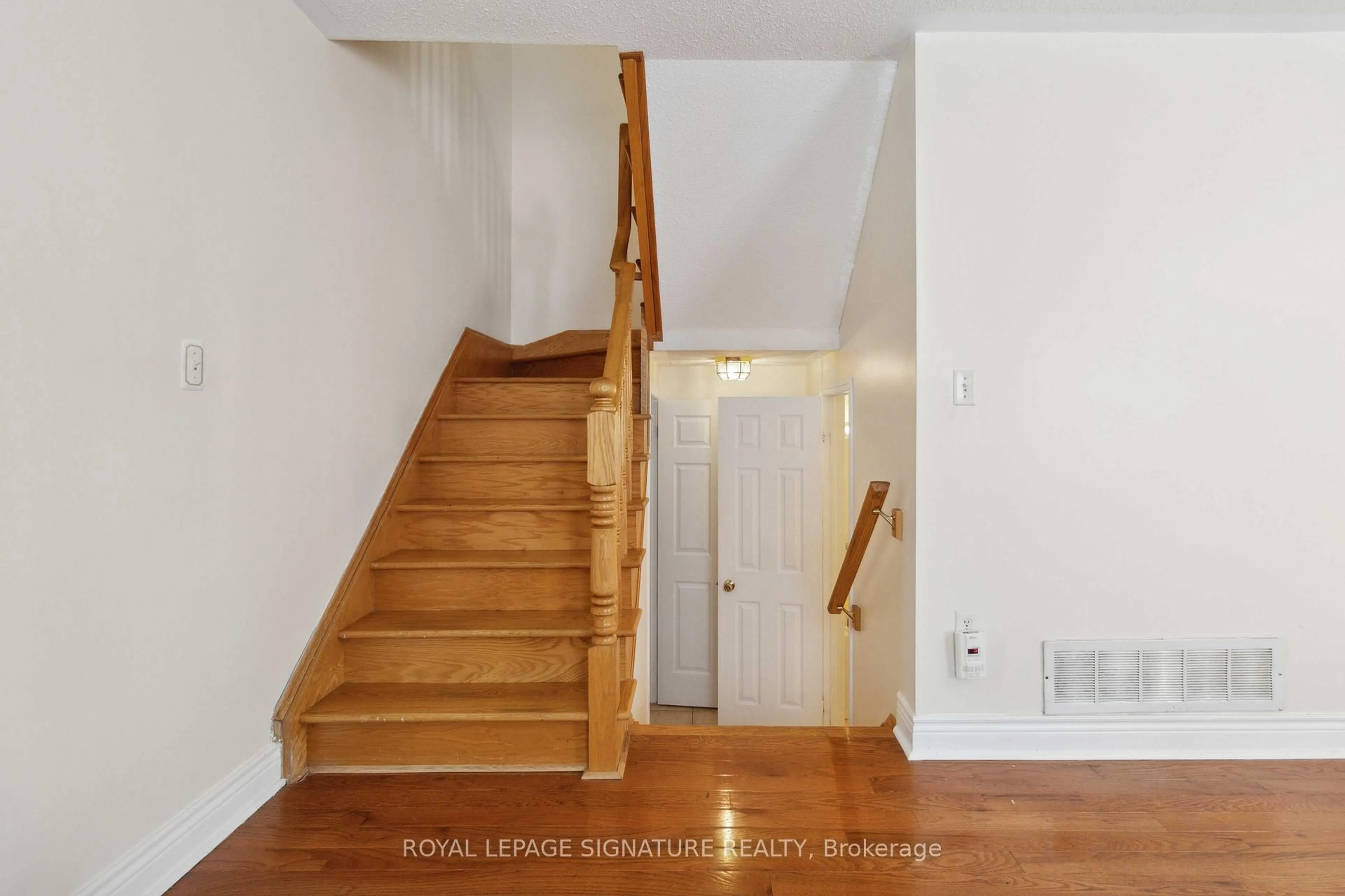 Unknown for 15 Eastway St, Brampton Ontario L6S 6L8