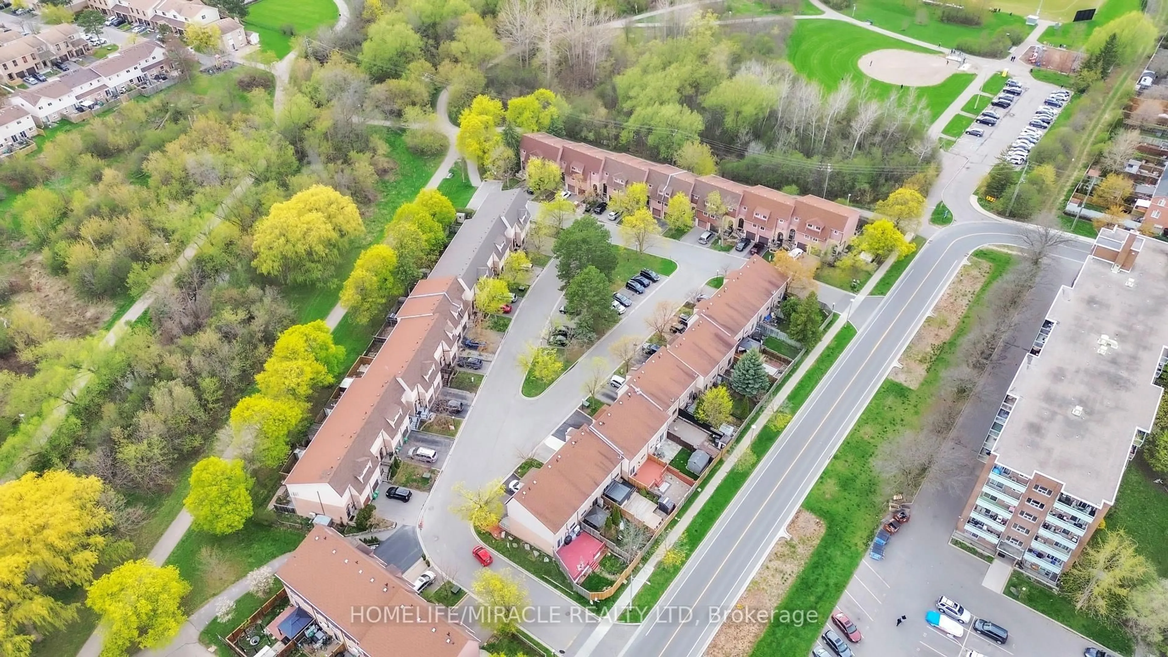 A pic from outside/outdoor area/front of a property/back of a property/a pic from drone, street for 22 Rosset Cres, Brampton Ontario L6X 2R3