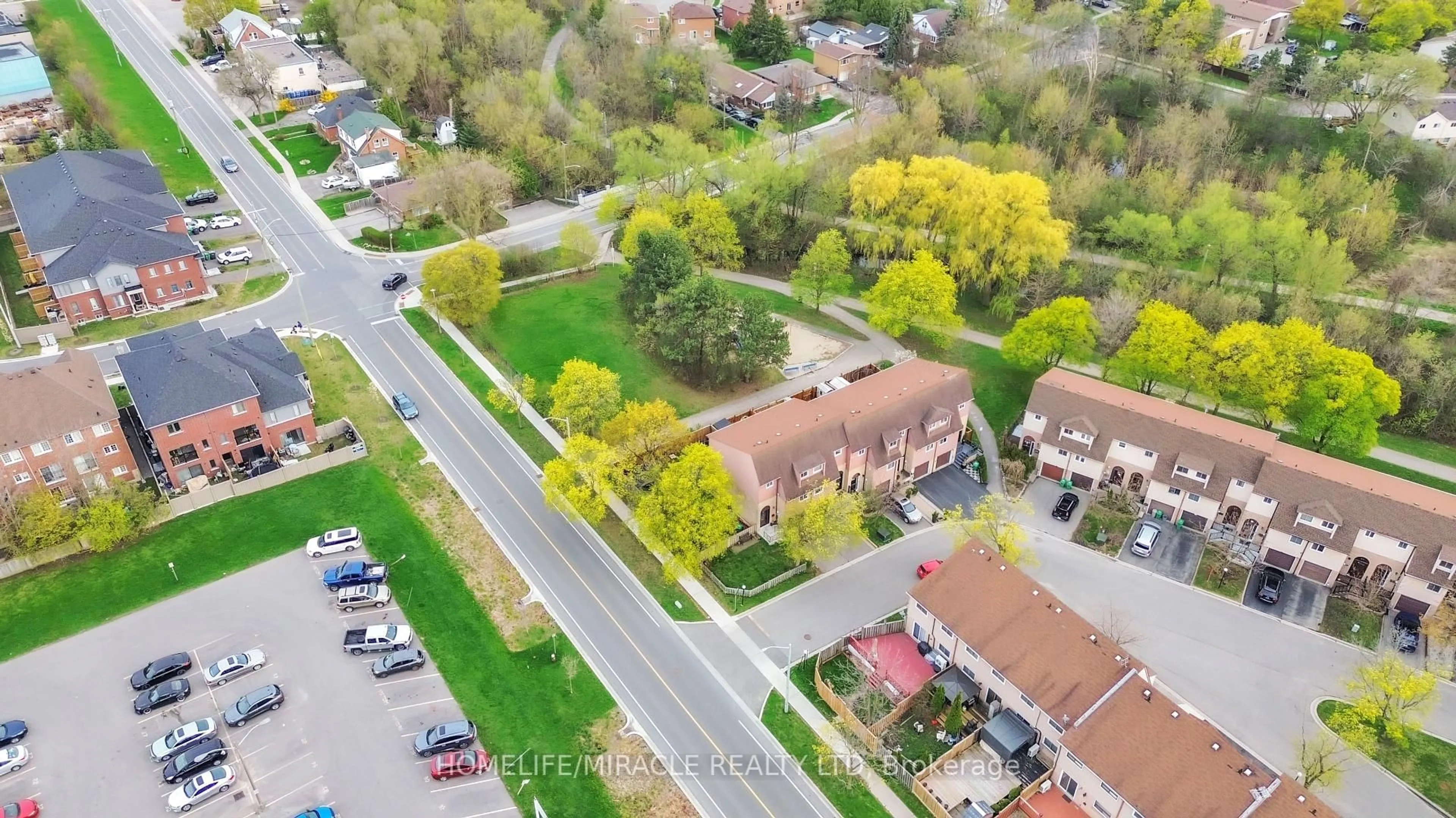 A pic from outside/outdoor area/front of a property/back of a property/a pic from drone, street for 22 Rosset Cres, Brampton Ontario L6X 2R3
