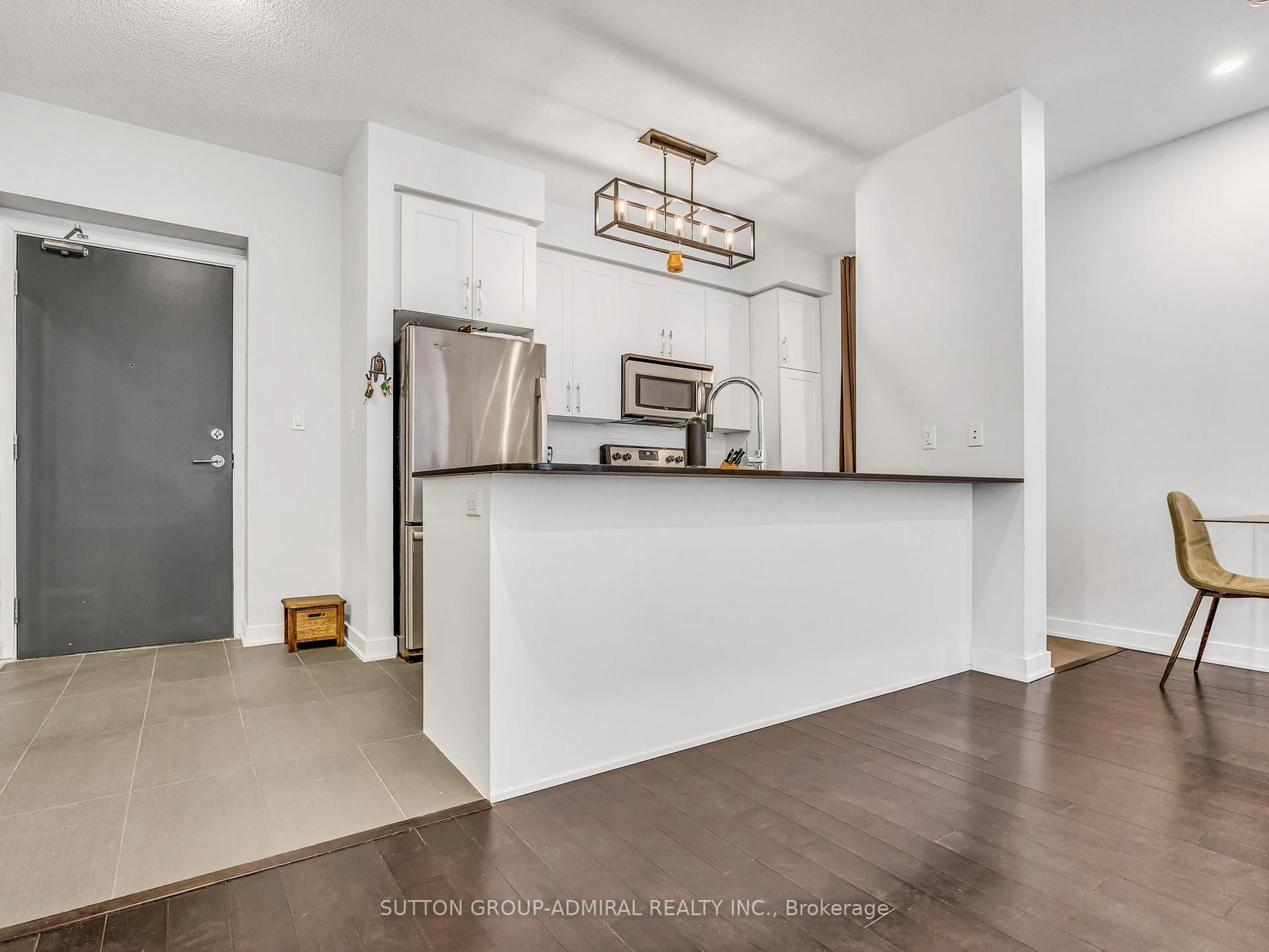 Open concept kitchen, unknown for 4070 Confederation Pkwy #202, Mississauga Ontario L5B 0E9