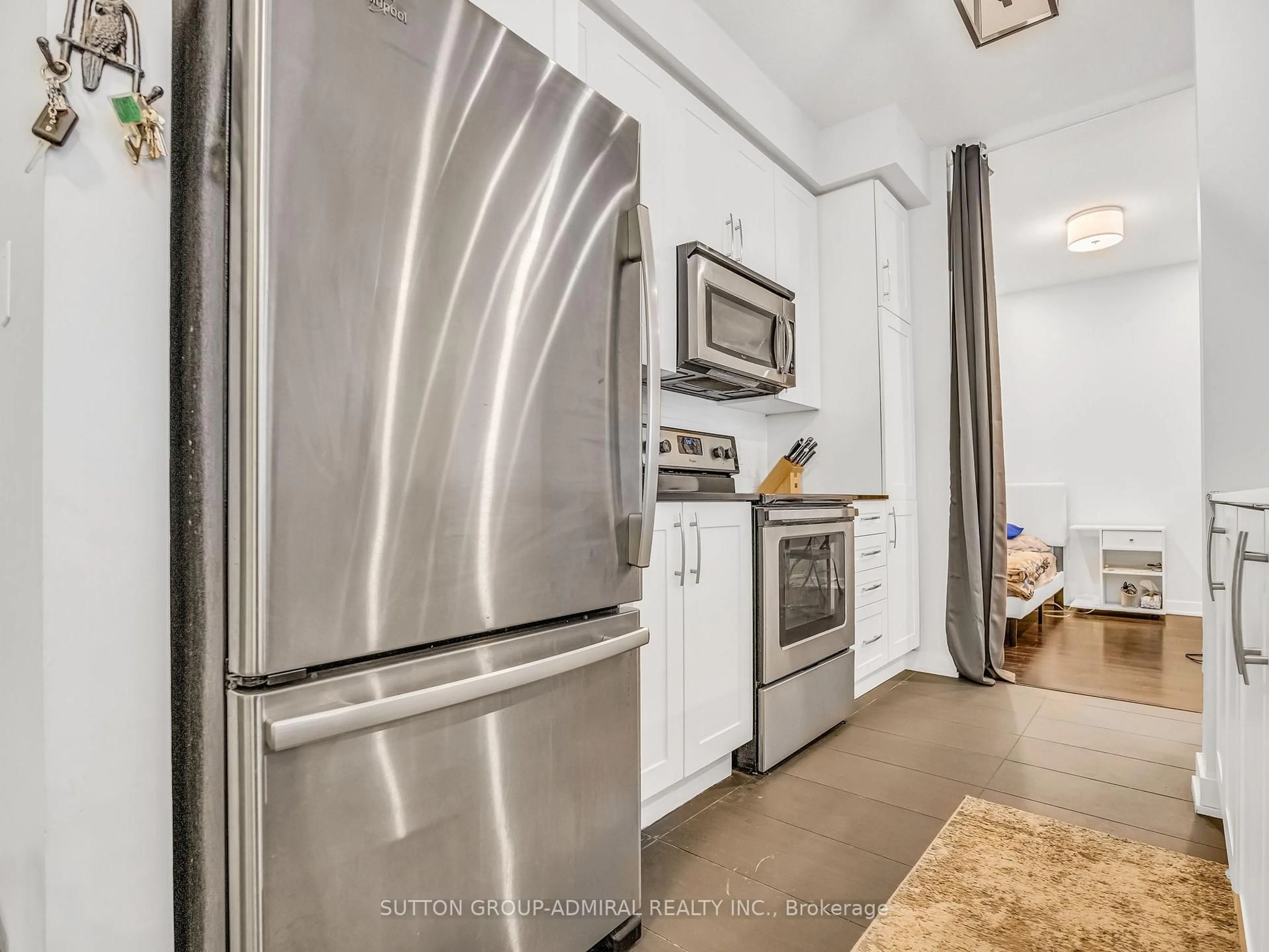 Standard kitchen, unknown for 4070 Confederation Pkwy #202, Mississauga Ontario L5B 0E9