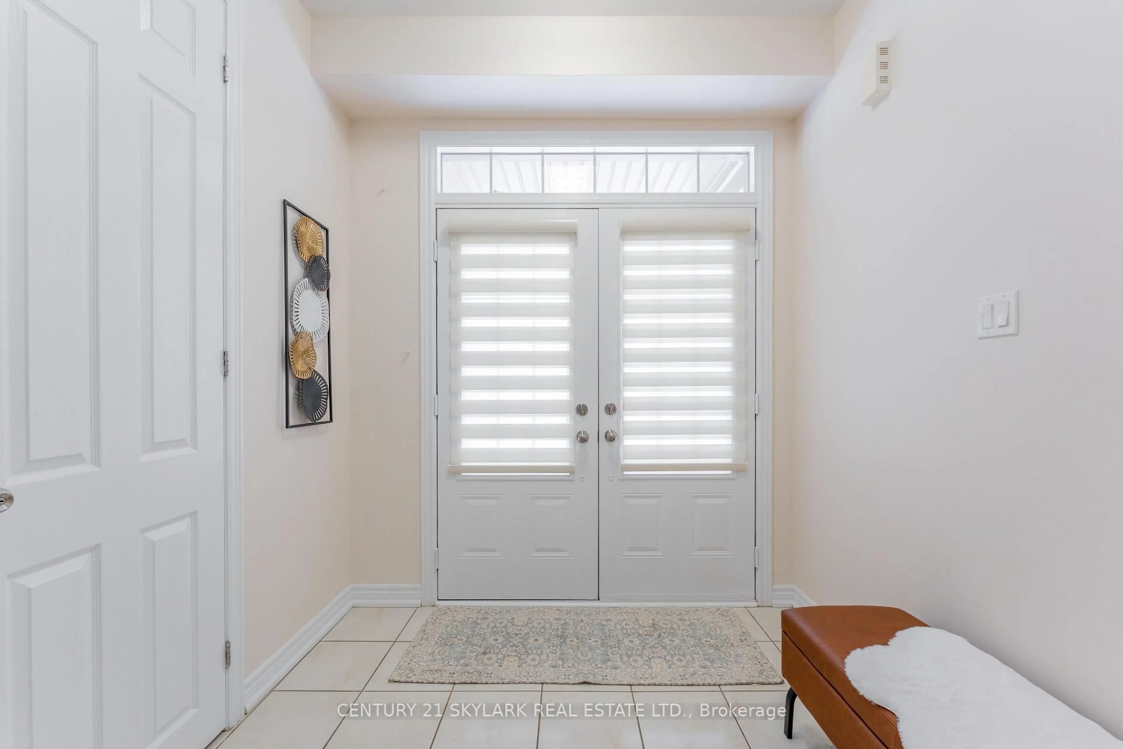 Indoor entryway for 197 Sussexvale Dr, Brampton Ontario L6R 3R1