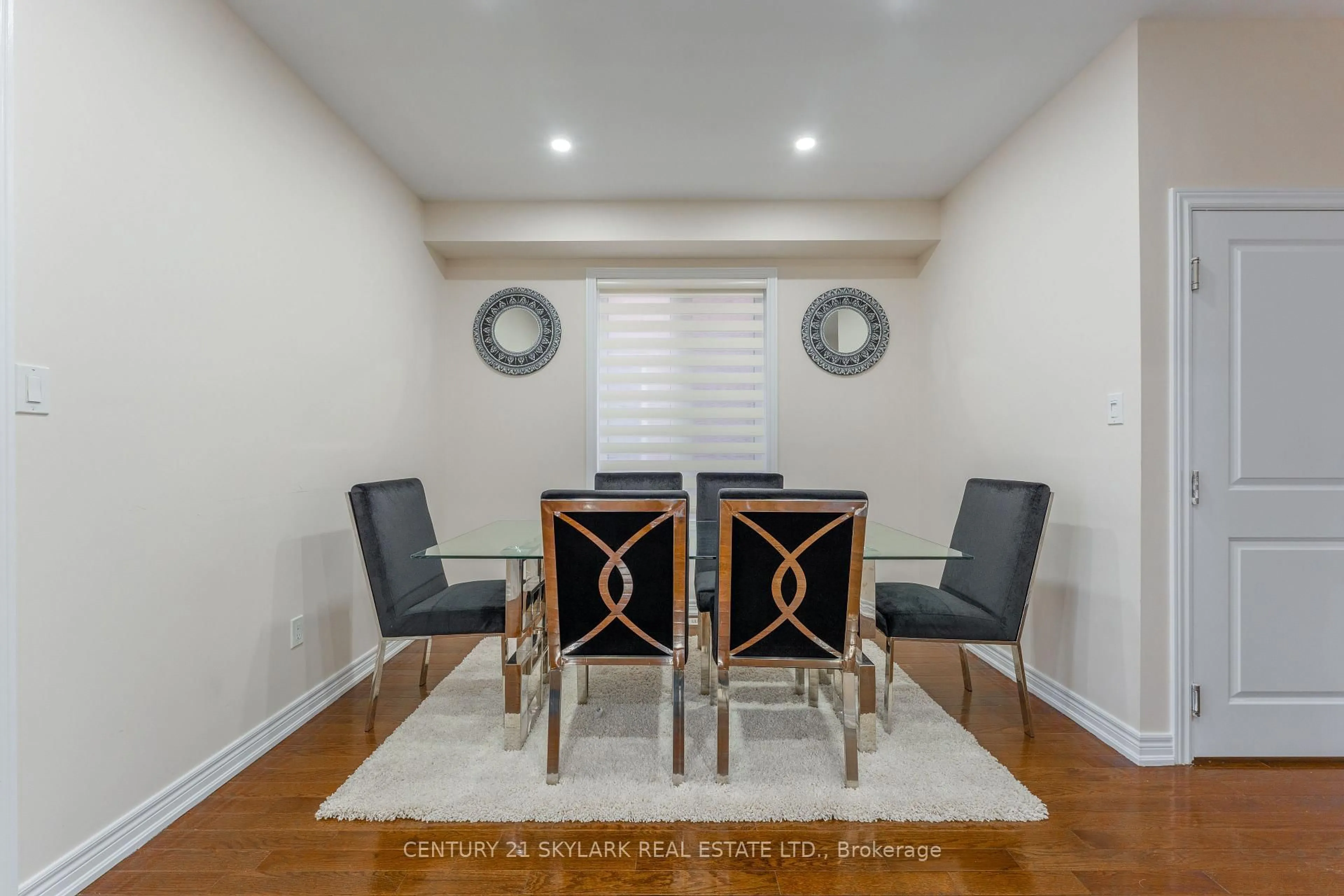 Dining room, wood/laminate floor for 197 Sussexvale Dr, Brampton Ontario L6R 3R1
