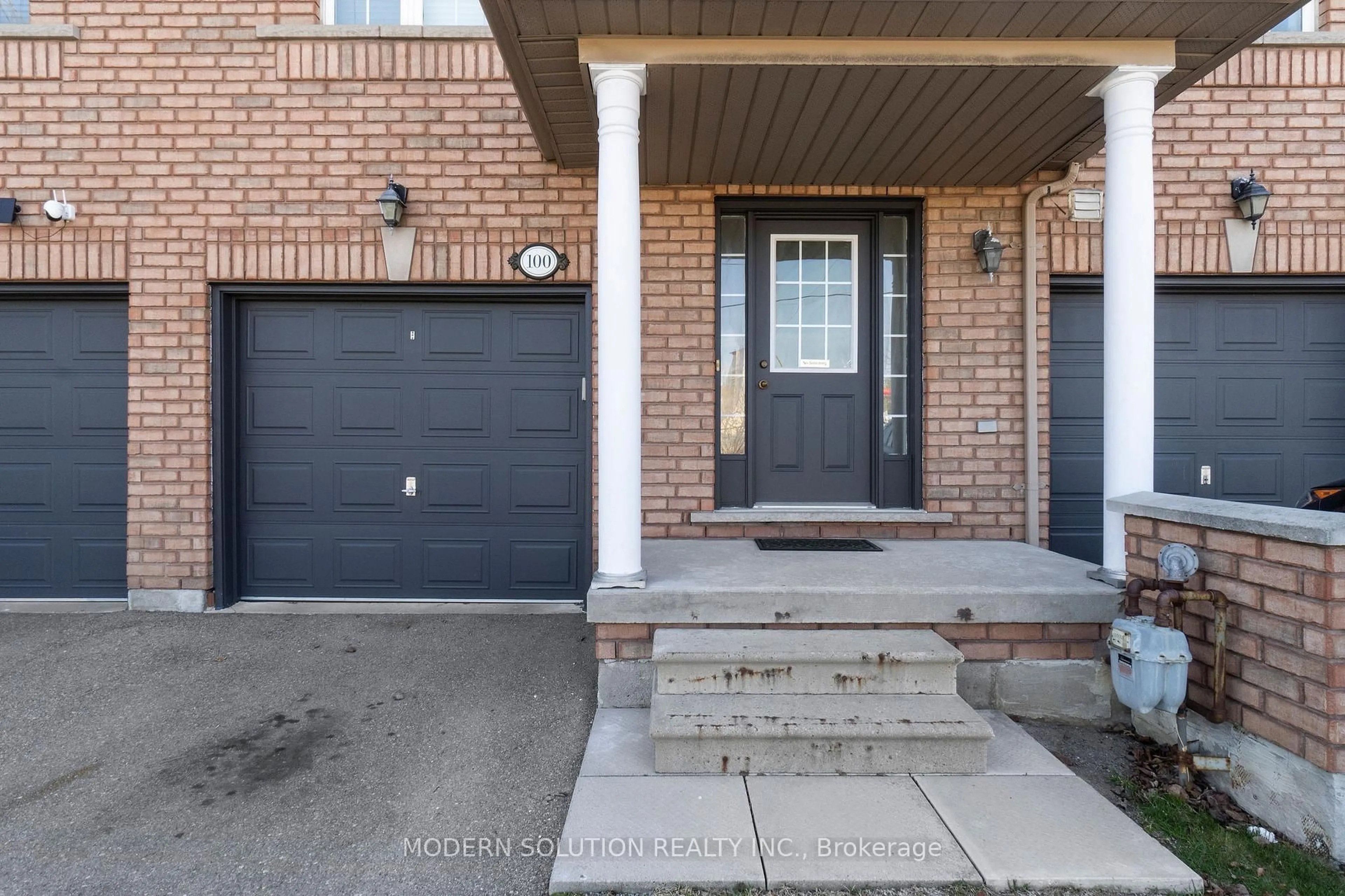 Home with brick exterior material, street for 525 Novo Star Dr #100, Mississauga Ontario L5W 1X9