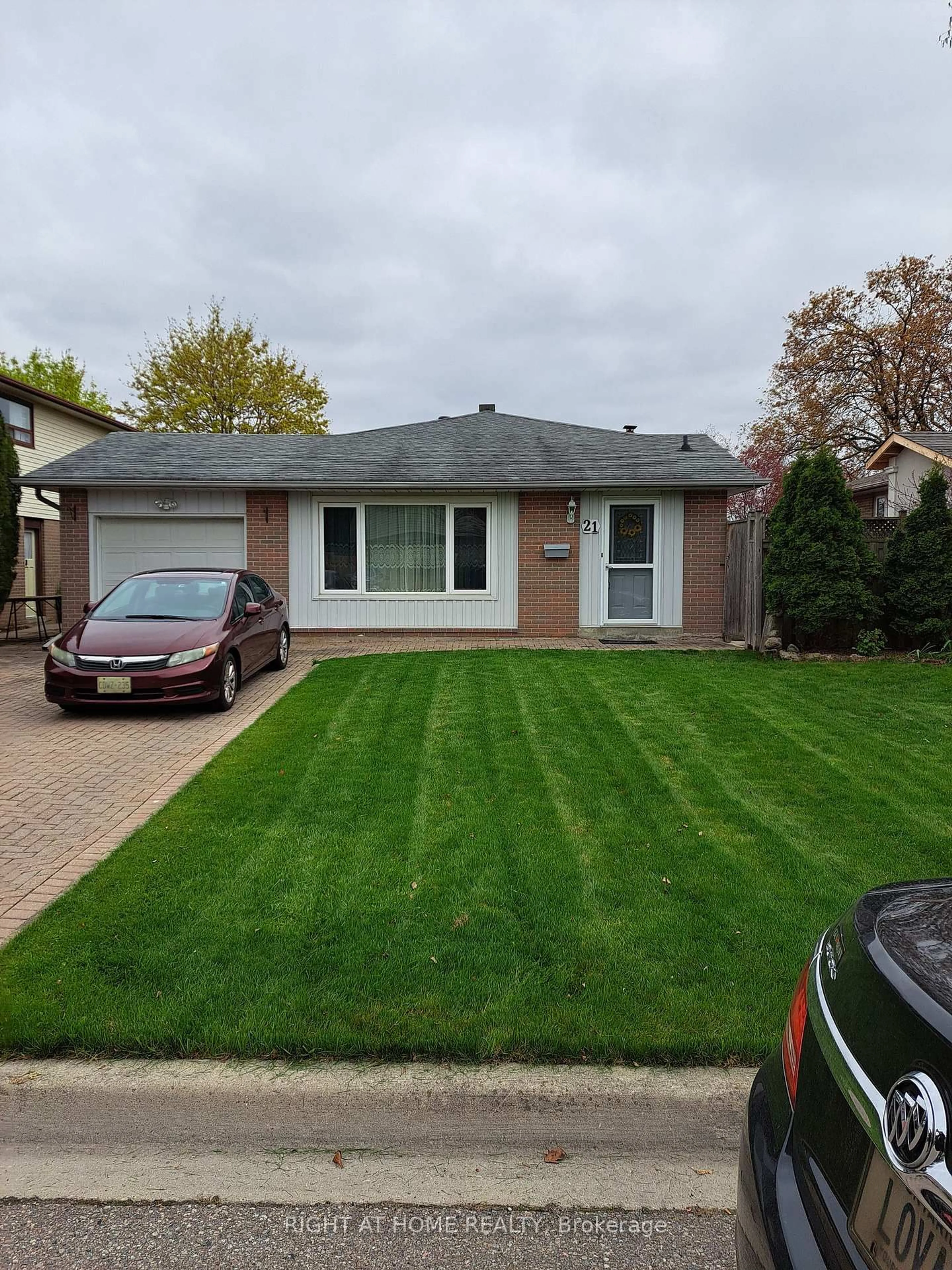 Home with vinyl exterior material, street for 21 Willis Dr, Brampton Ontario L6W 1A8