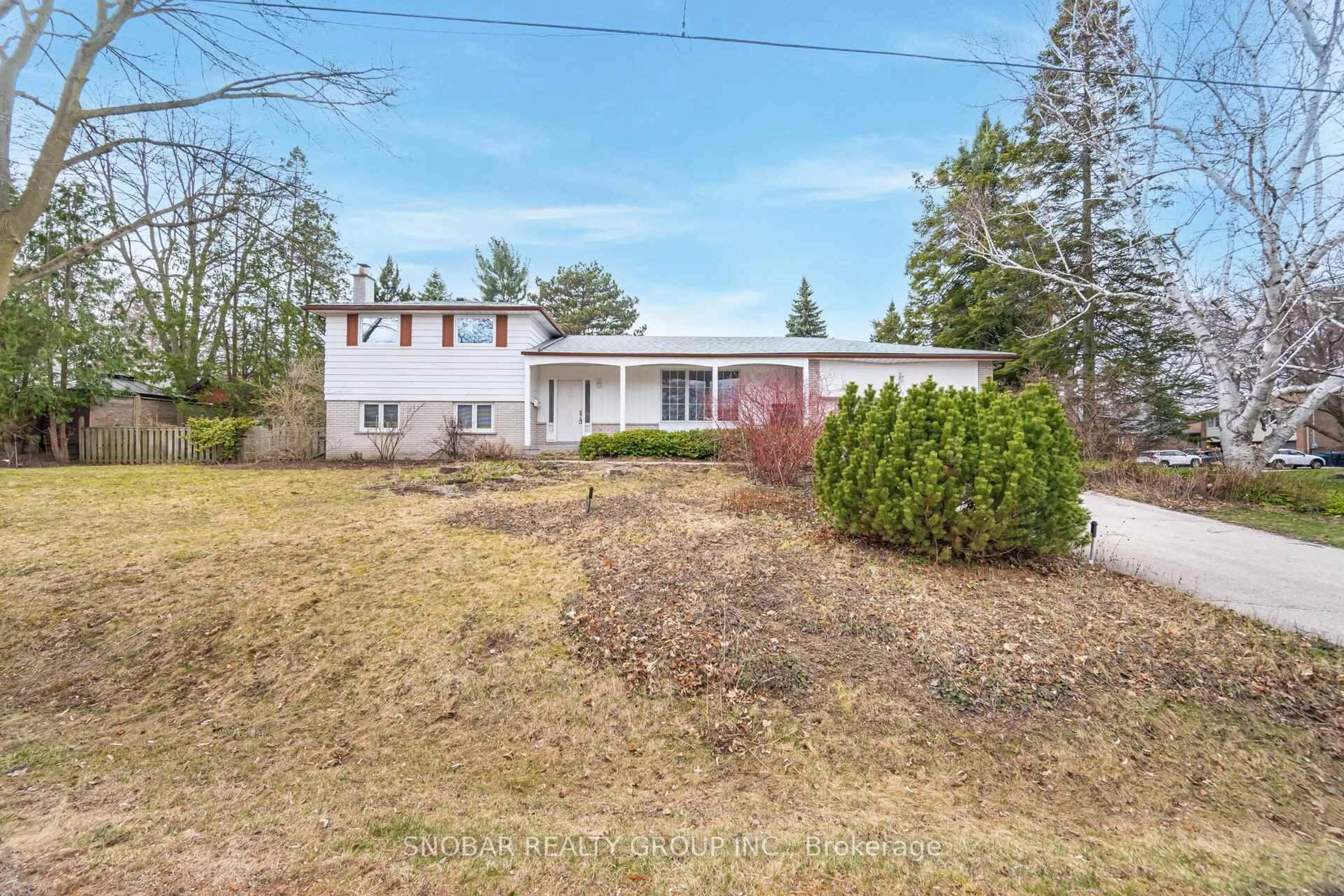 A pic from outside/outdoor area/front of a property/back of a property/a pic from drone, street for 3483 Enniskillen Circ, Mississauga Ontario L5C 2M9