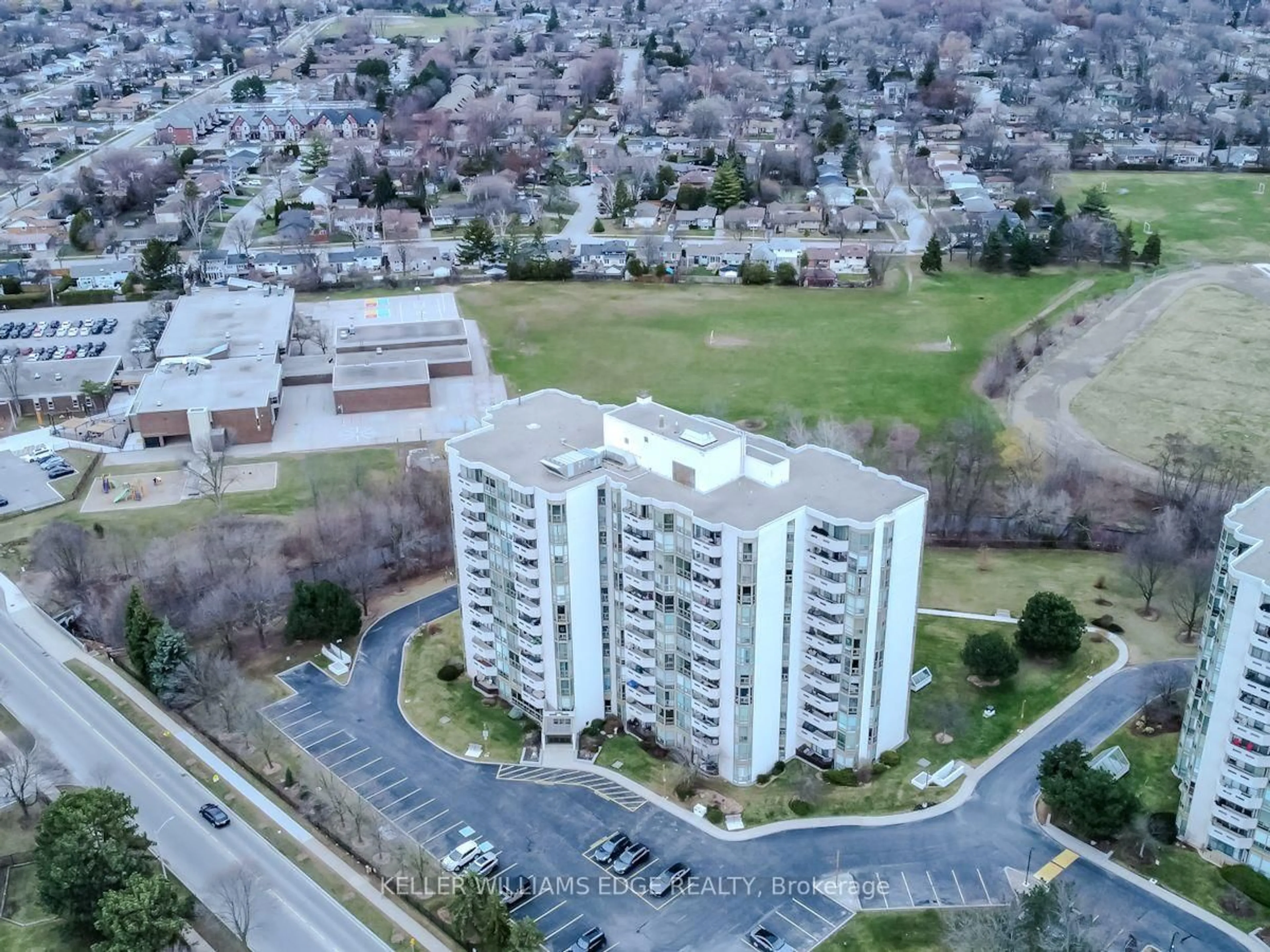 A pic from outside/outdoor area/front of a property/back of a property/a pic from drone, city buildings view from balcony for 5090 Pinedale Ave #606, Burlington Ontario L7L 3V8