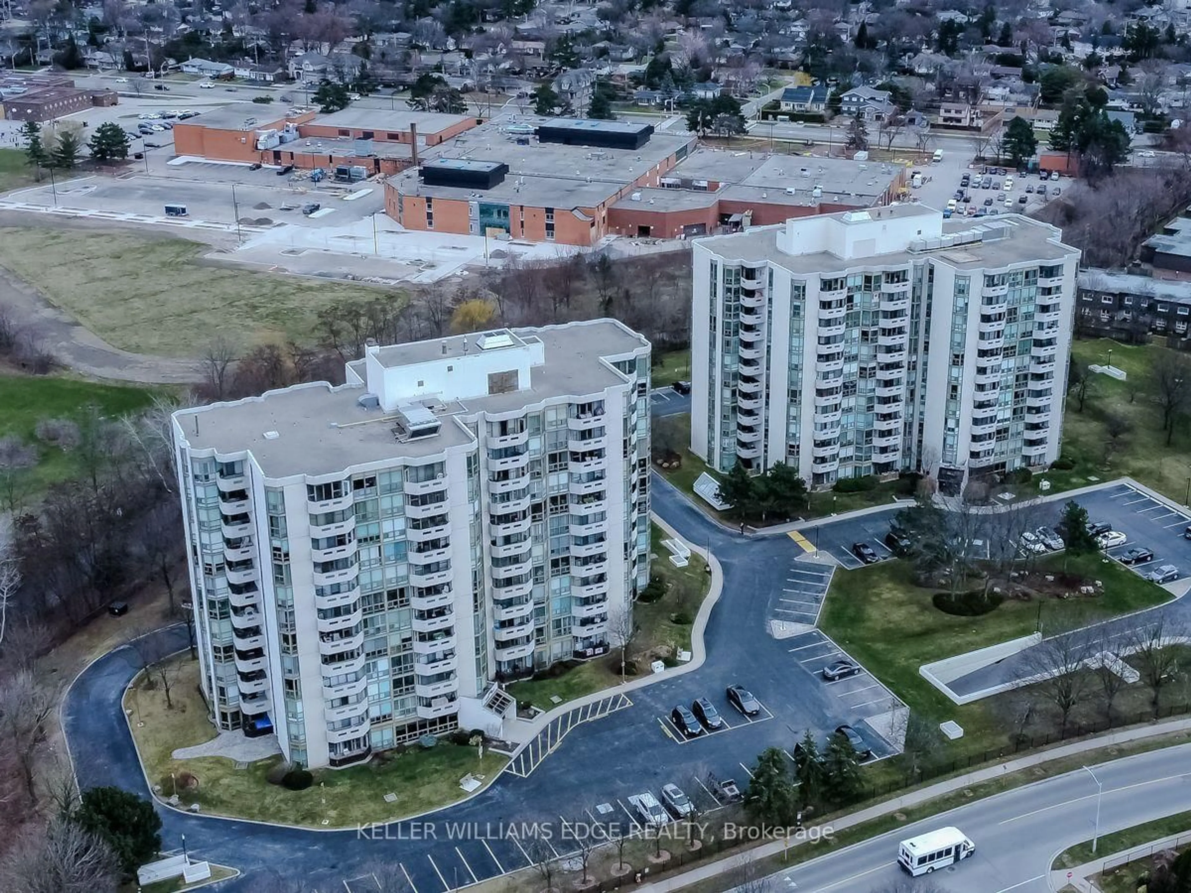 A pic from outside/outdoor area/front of a property/back of a property/a pic from drone, city buildings view from balcony for 5090 Pinedale Ave #606, Burlington Ontario L7L 3V8