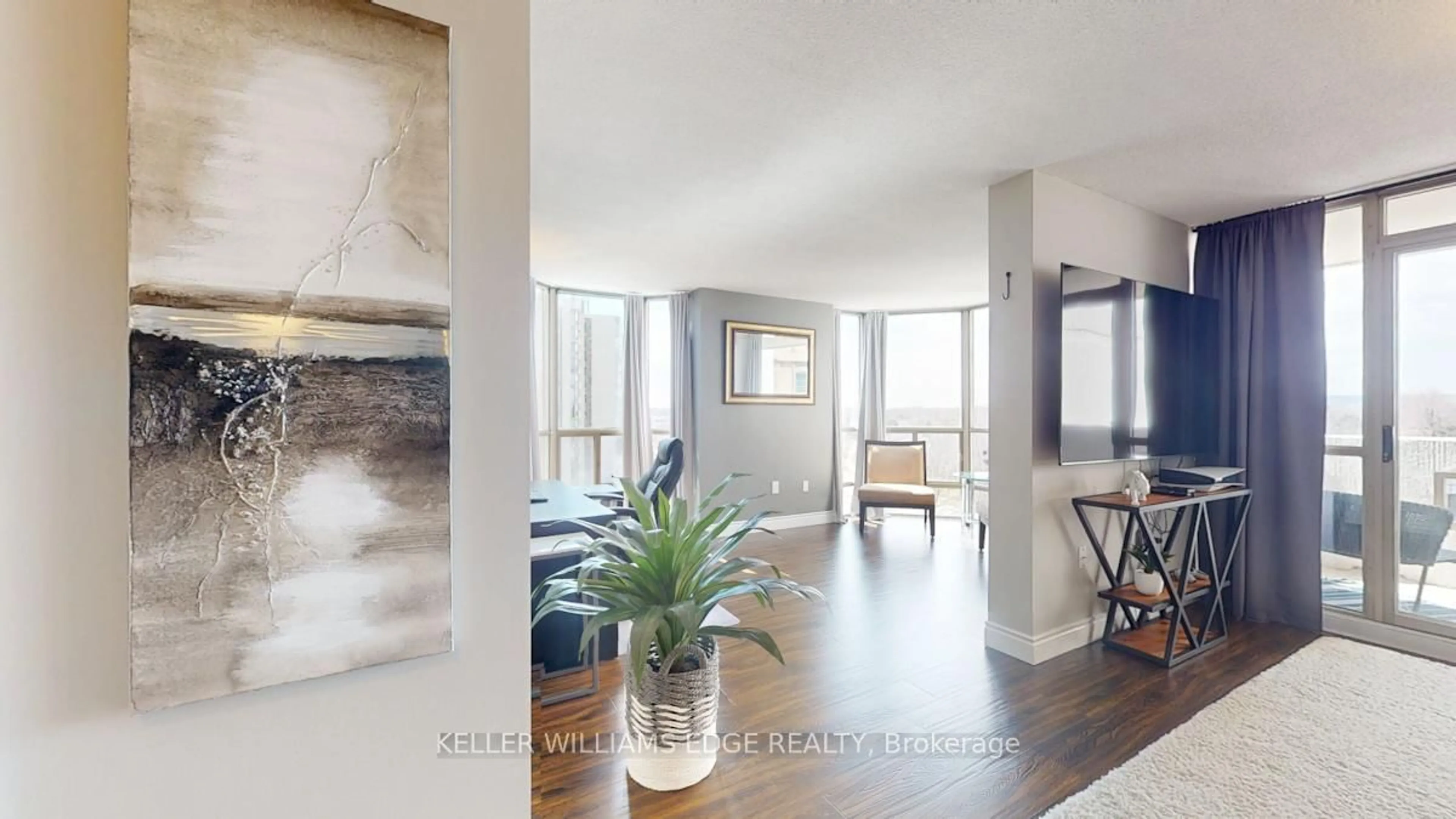 Indoor entryway for 5090 Pinedale Ave #606, Burlington Ontario L7L 3V8
