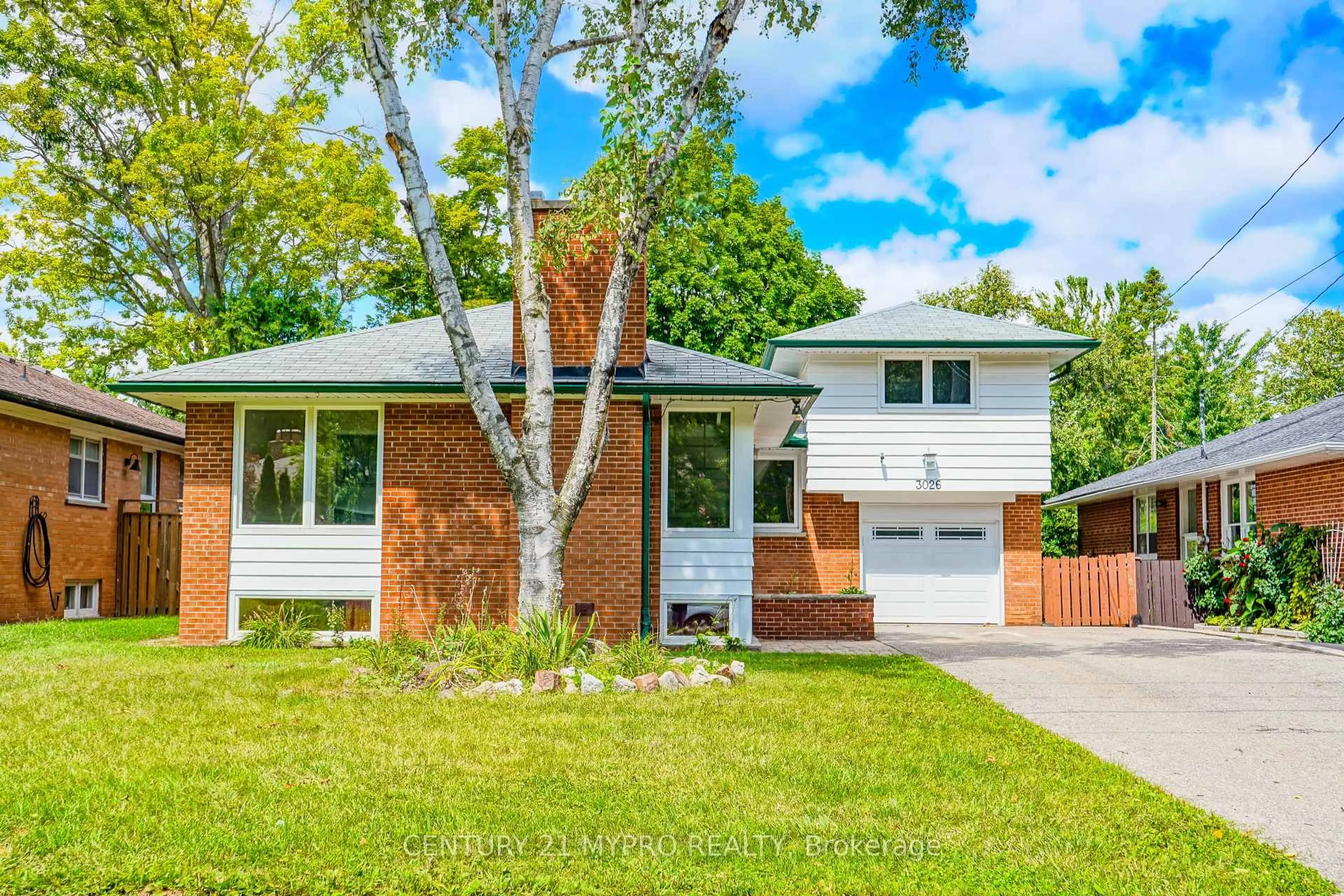 Home with brick exterior material, street for 3026 O'hagan Dr, Mississauga Ontario L5C 2C5