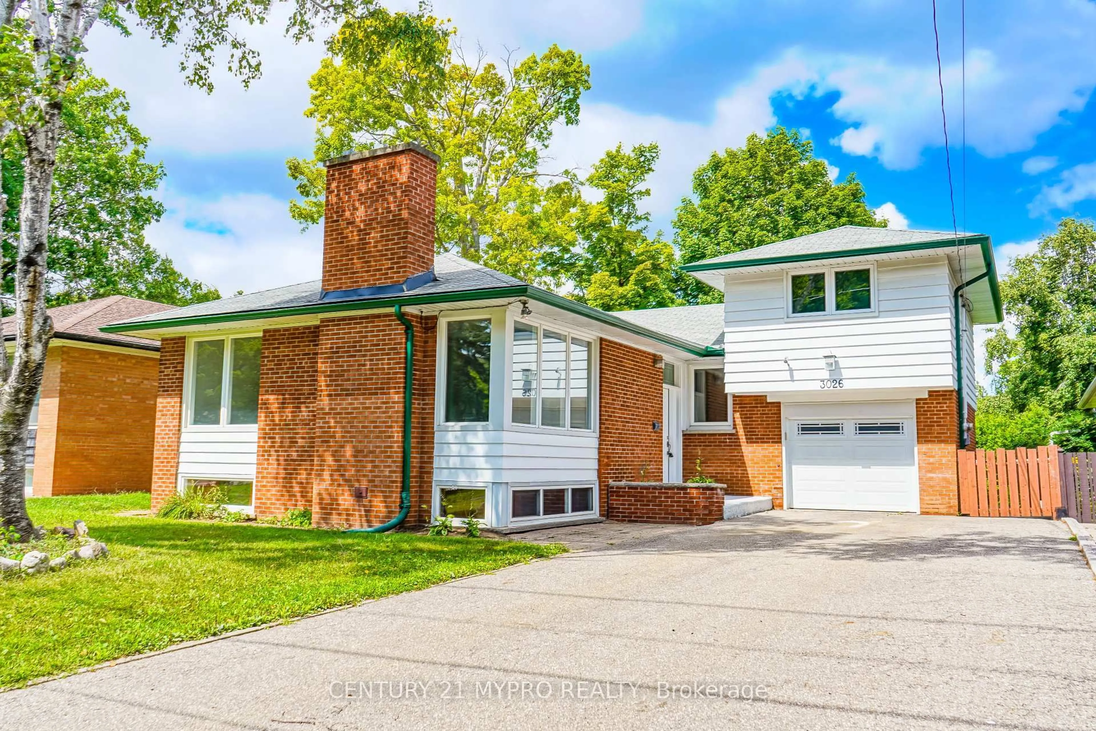Home with brick exterior material, street for 3026 O'hagan Dr, Mississauga Ontario L5C 2C5