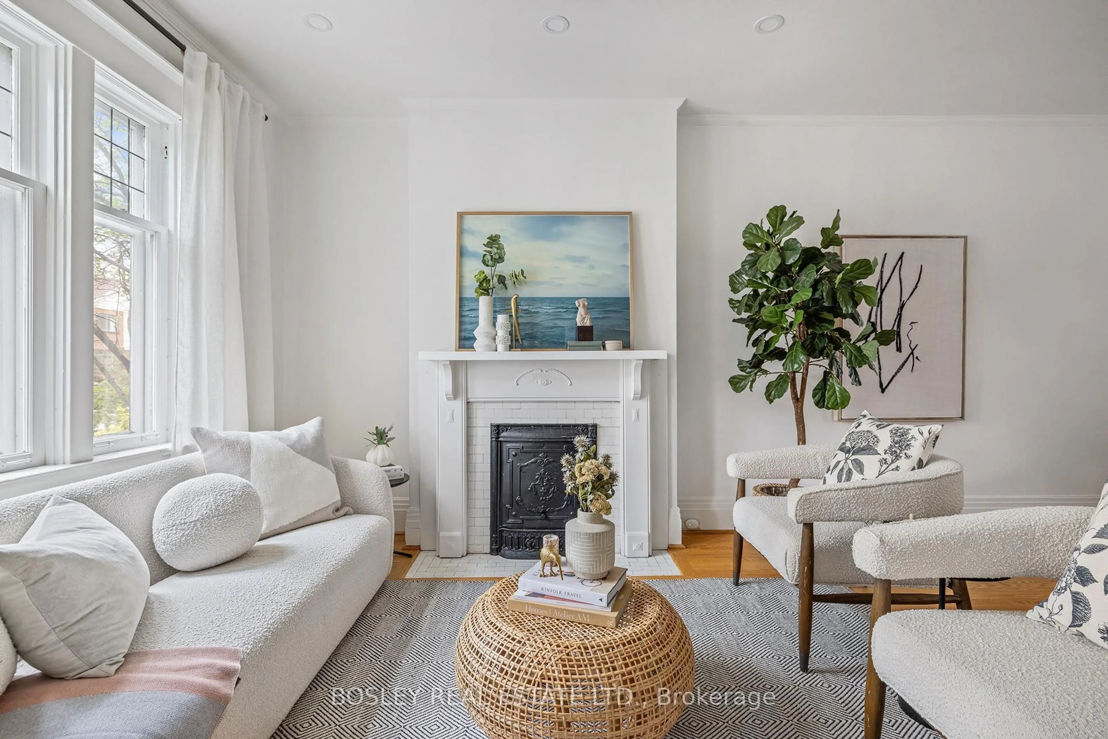 Living room with furniture, unknown for 10 Lincoln Ave, Toronto Ontario M6P 1M8