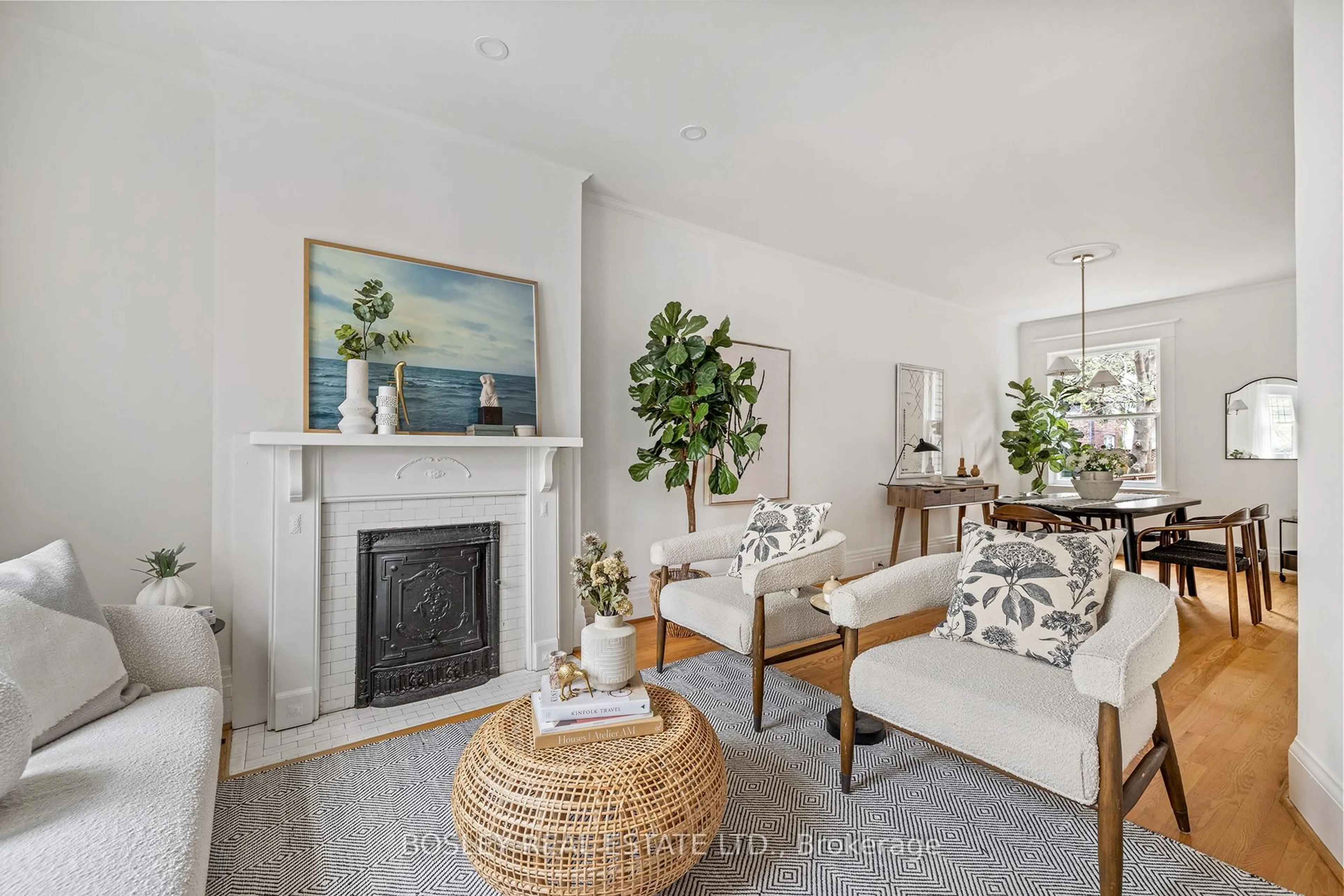 Living room with furniture, unknown for 10 Lincoln Ave, Toronto Ontario M6P 1M8
