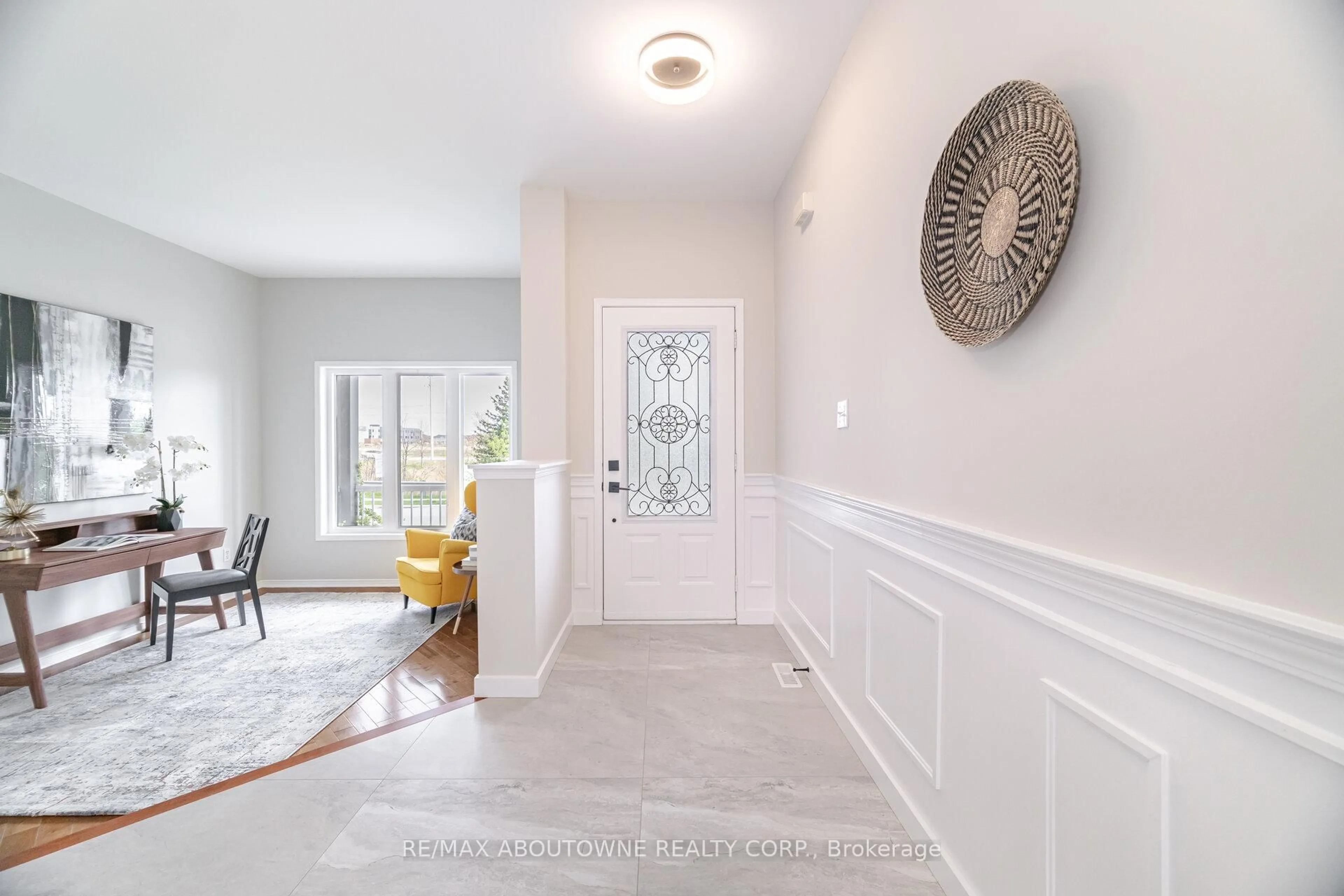 Indoor entryway for 1046 Holdsworth Cres, Milton Ontario L9T 0C2