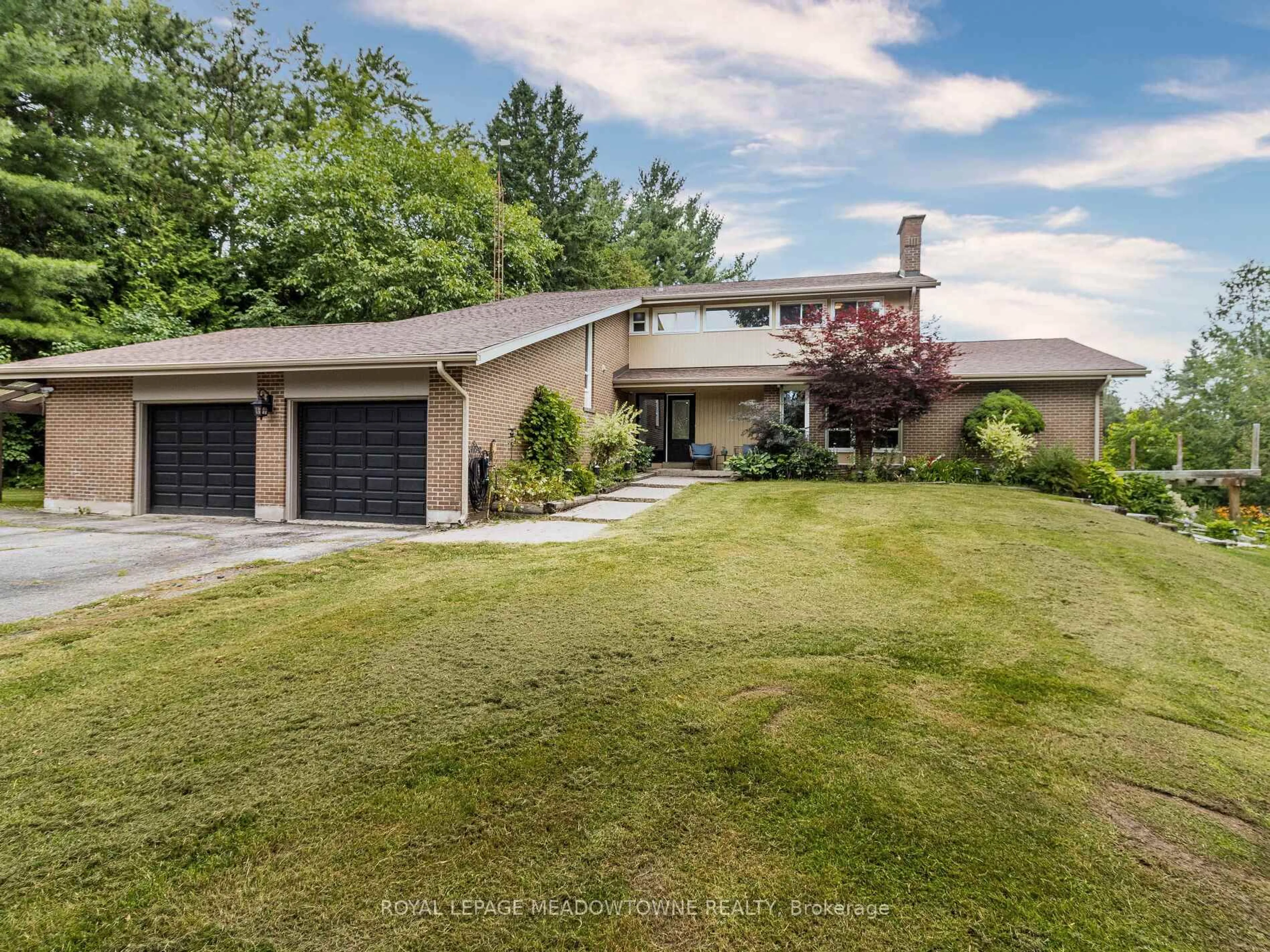 A pic from outside/outdoor area/front of a property/back of a property/a pic from drone, unknown for 1 Cedar Dr, Caledon Ontario L7K 1H4