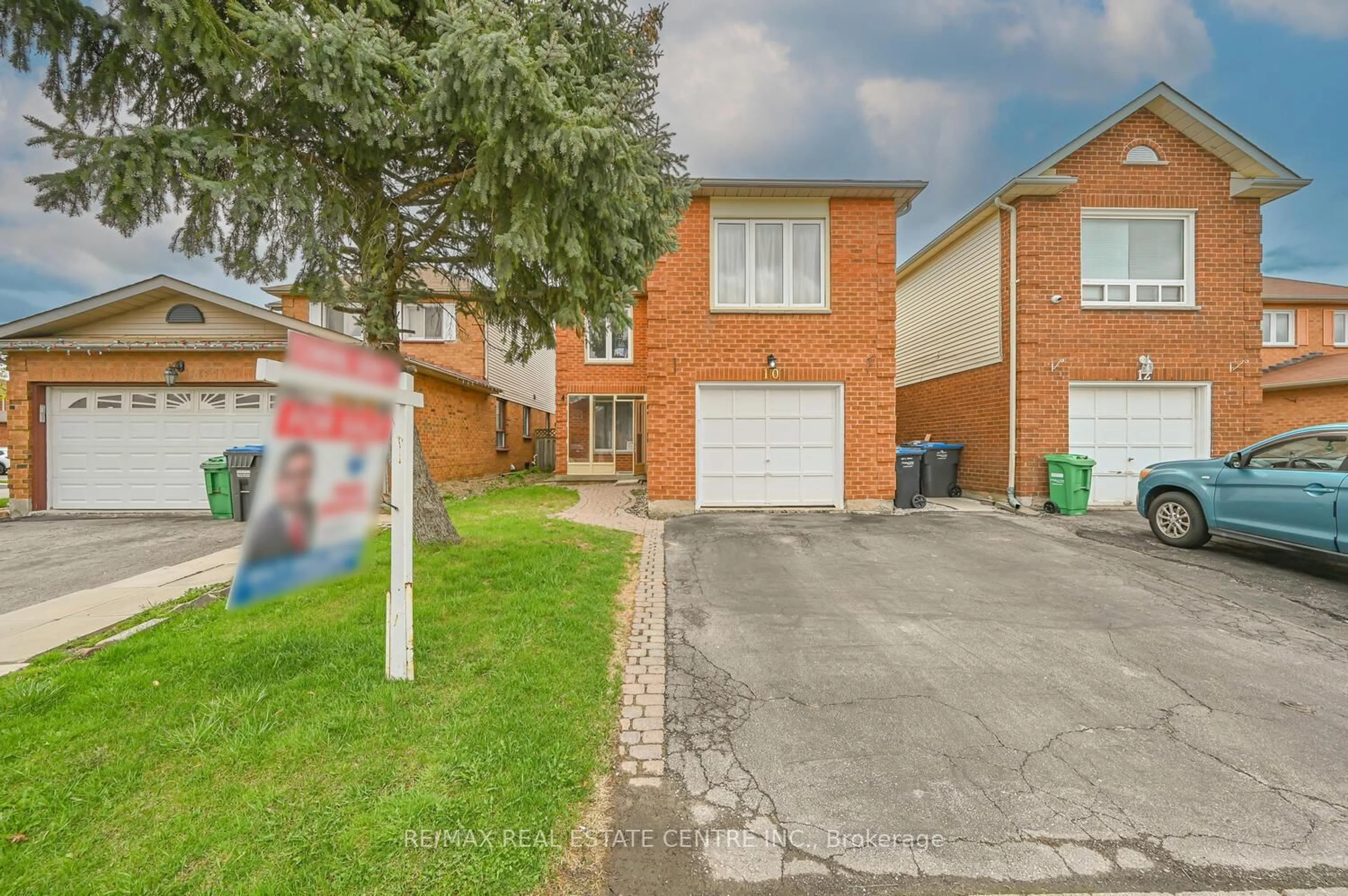 A pic from outside/outdoor area/front of a property/back of a property/a pic from drone, street for 10 Stalbridge Ave, Brampton Ontario L6Y 4H1