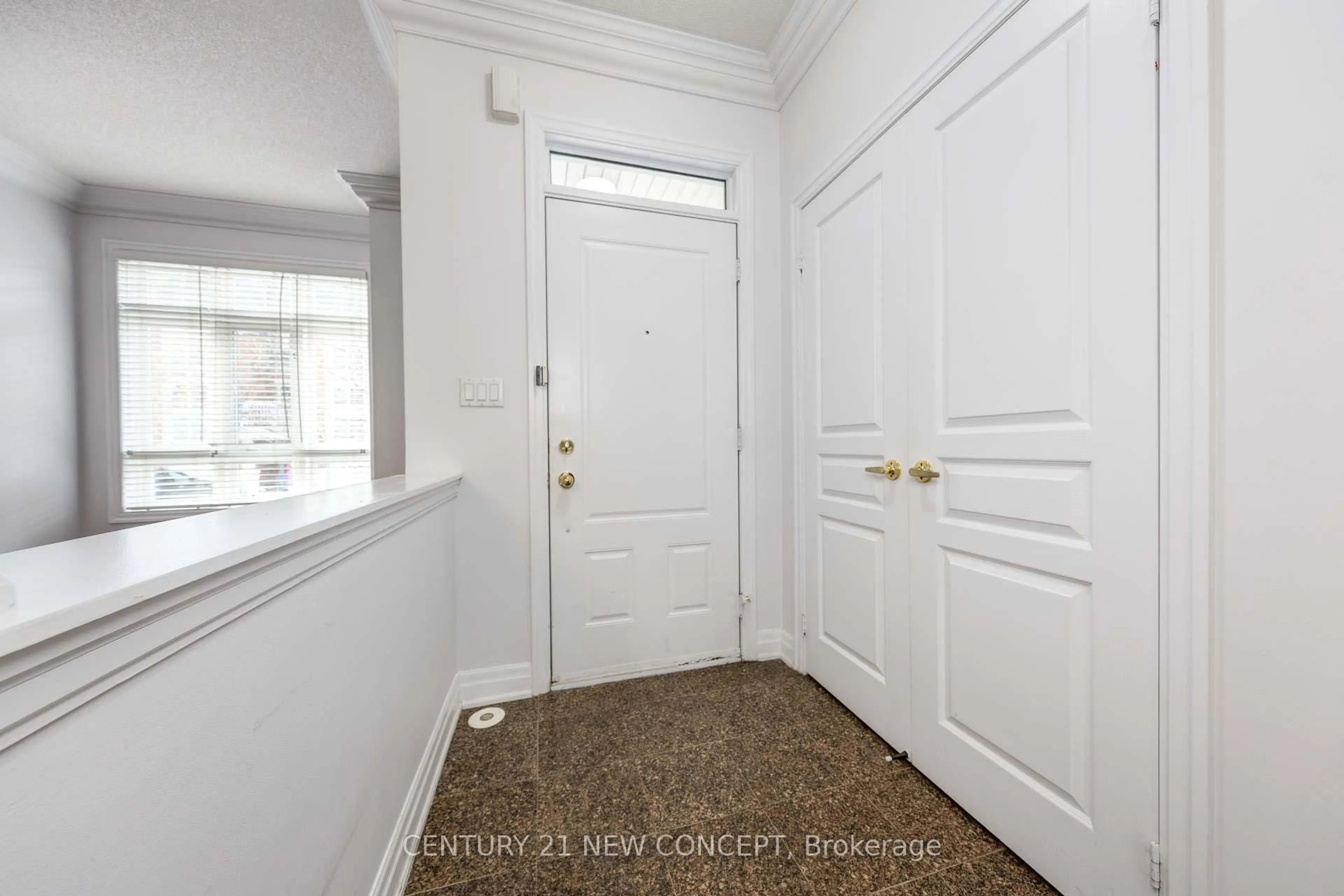 Indoor entryway for 31 Compass Way, Mississauga Ontario L5G 4T8