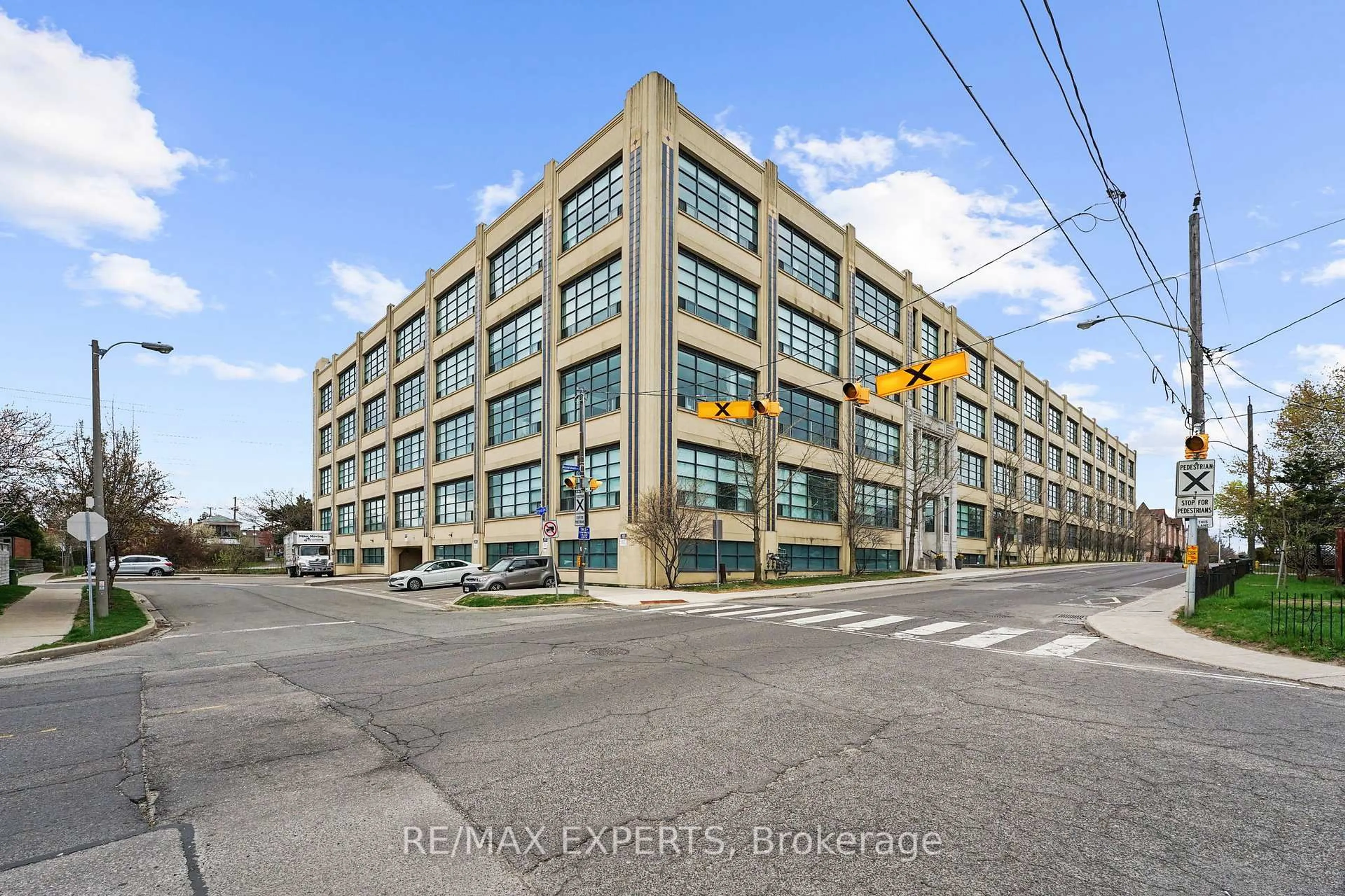 Unknown for 1001 Roselawn Ave #115, Toronto Ontario M6B 4M4