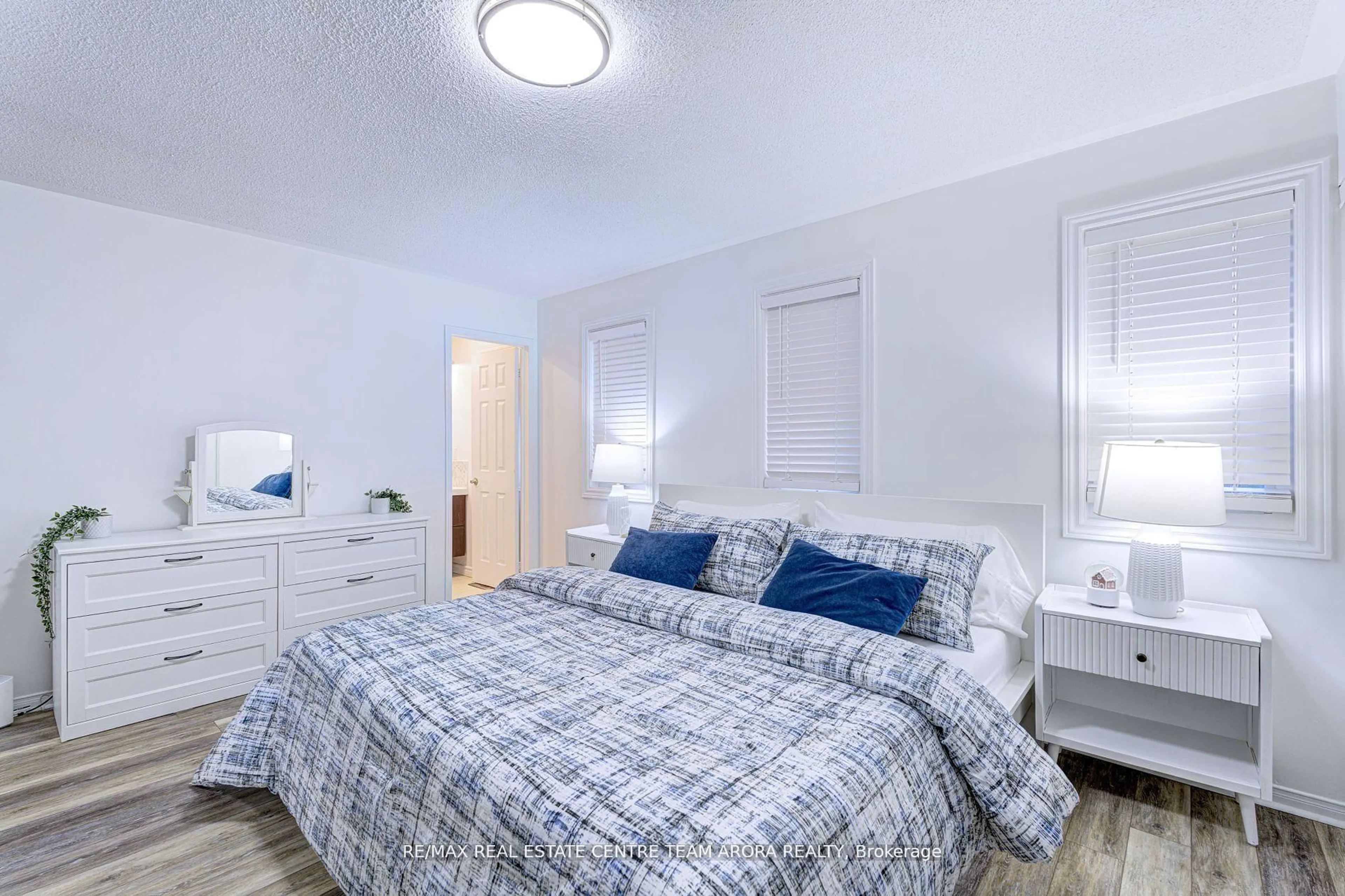 Bedroom with bed, unknown for 5839 Mersey St, Mississauga Ontario L5V 1V9