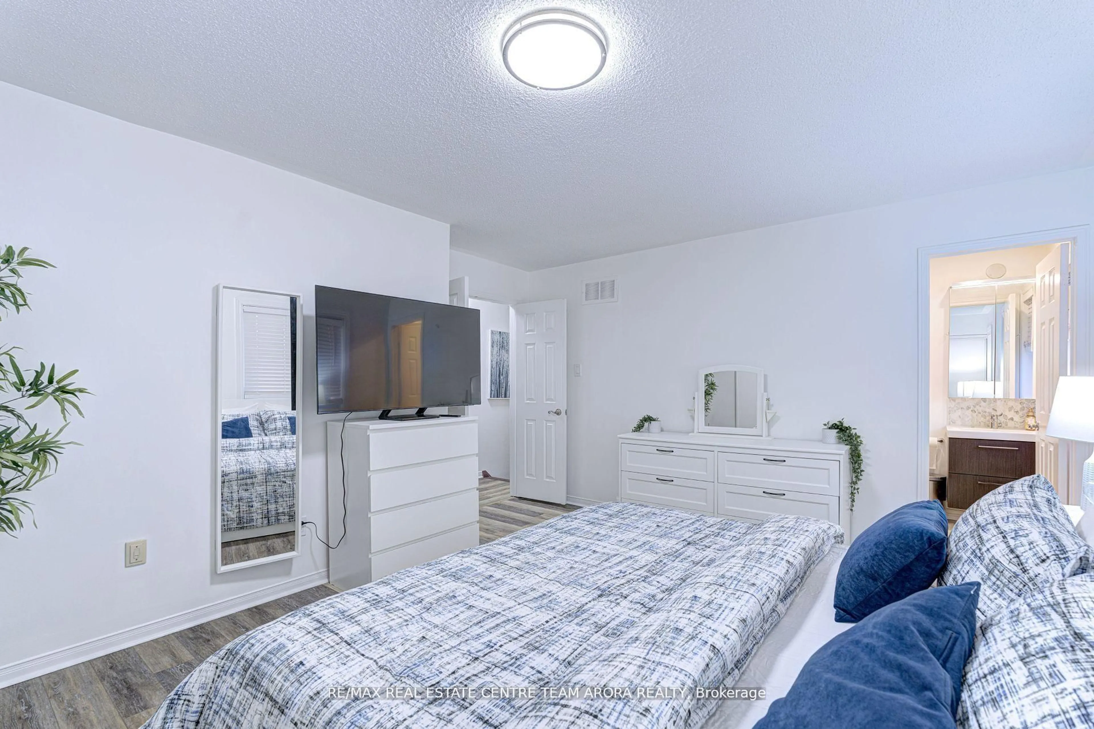 A pic of a room for 5839 Mersey St, Mississauga Ontario L5V 1V9