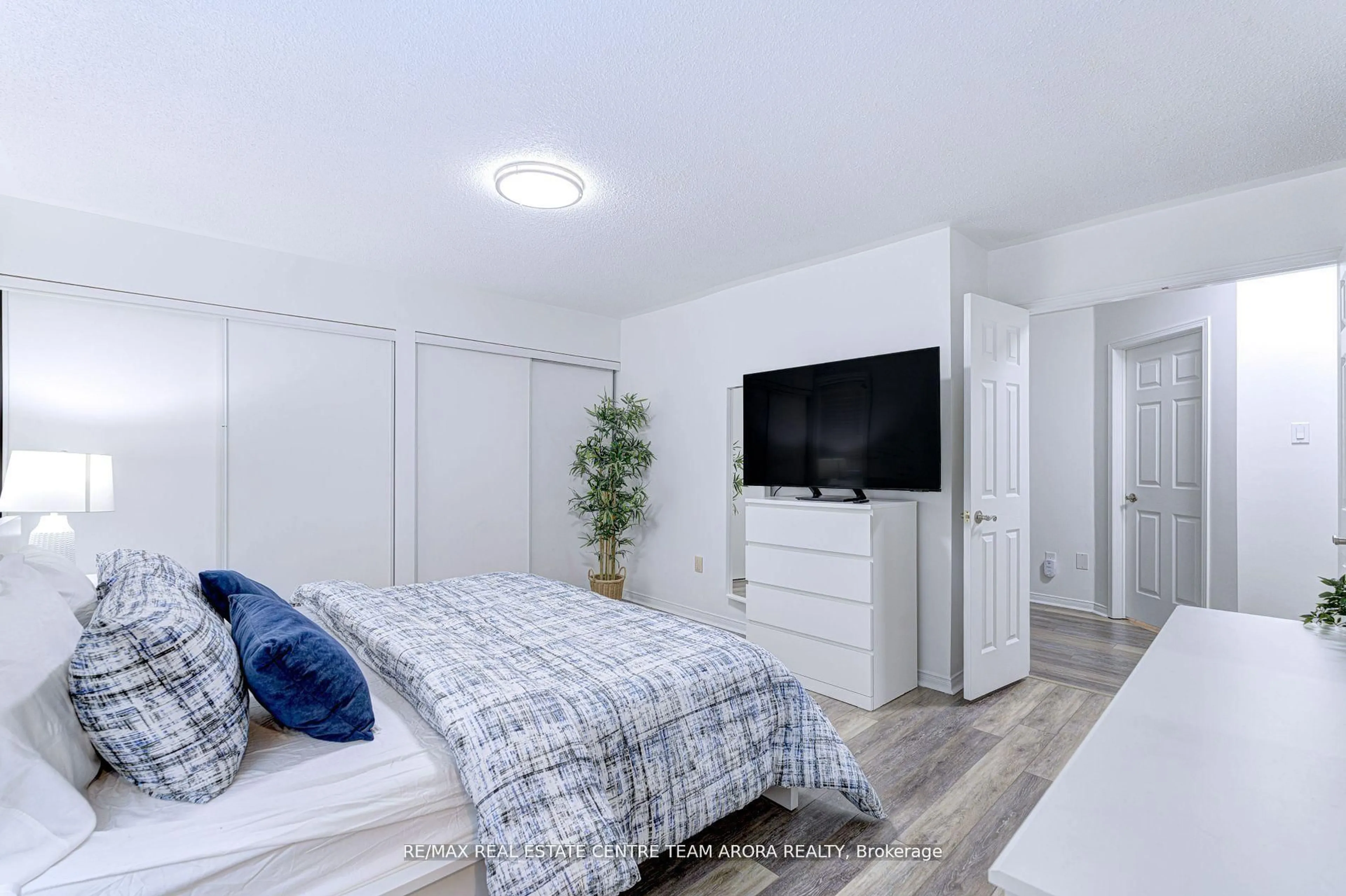 A pic of a room for 5839 Mersey St, Mississauga Ontario L5V 1V9