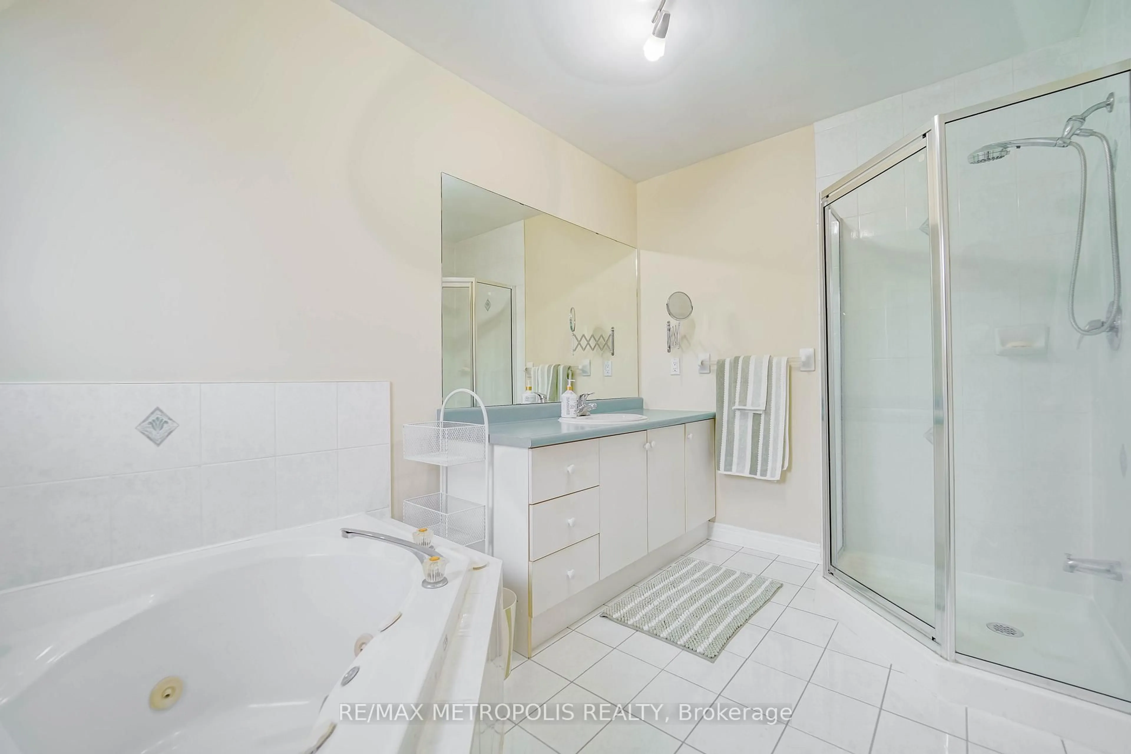 Standard bathroom, ceramic/tile floor for 82 Coolspring Cres, Caledon Ontario L7E 2J5
