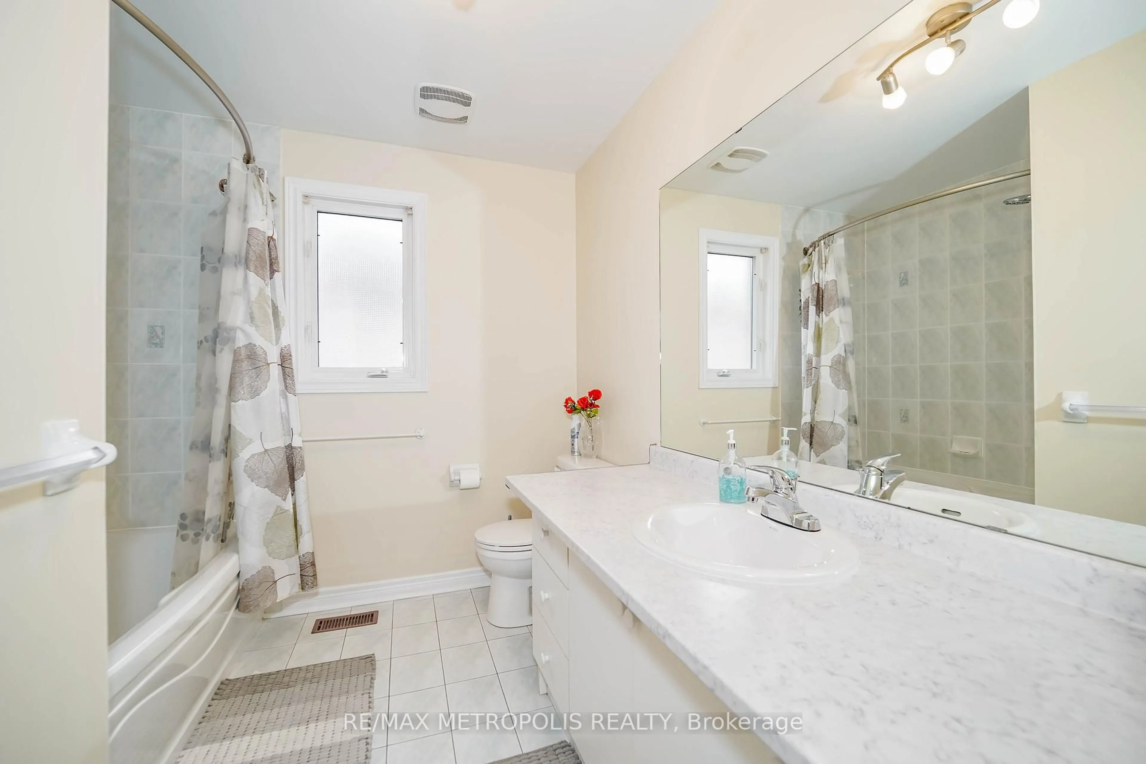 Standard bathroom, ceramic/tile floor for 82 Coolspring Cres, Caledon Ontario L7E 2J5