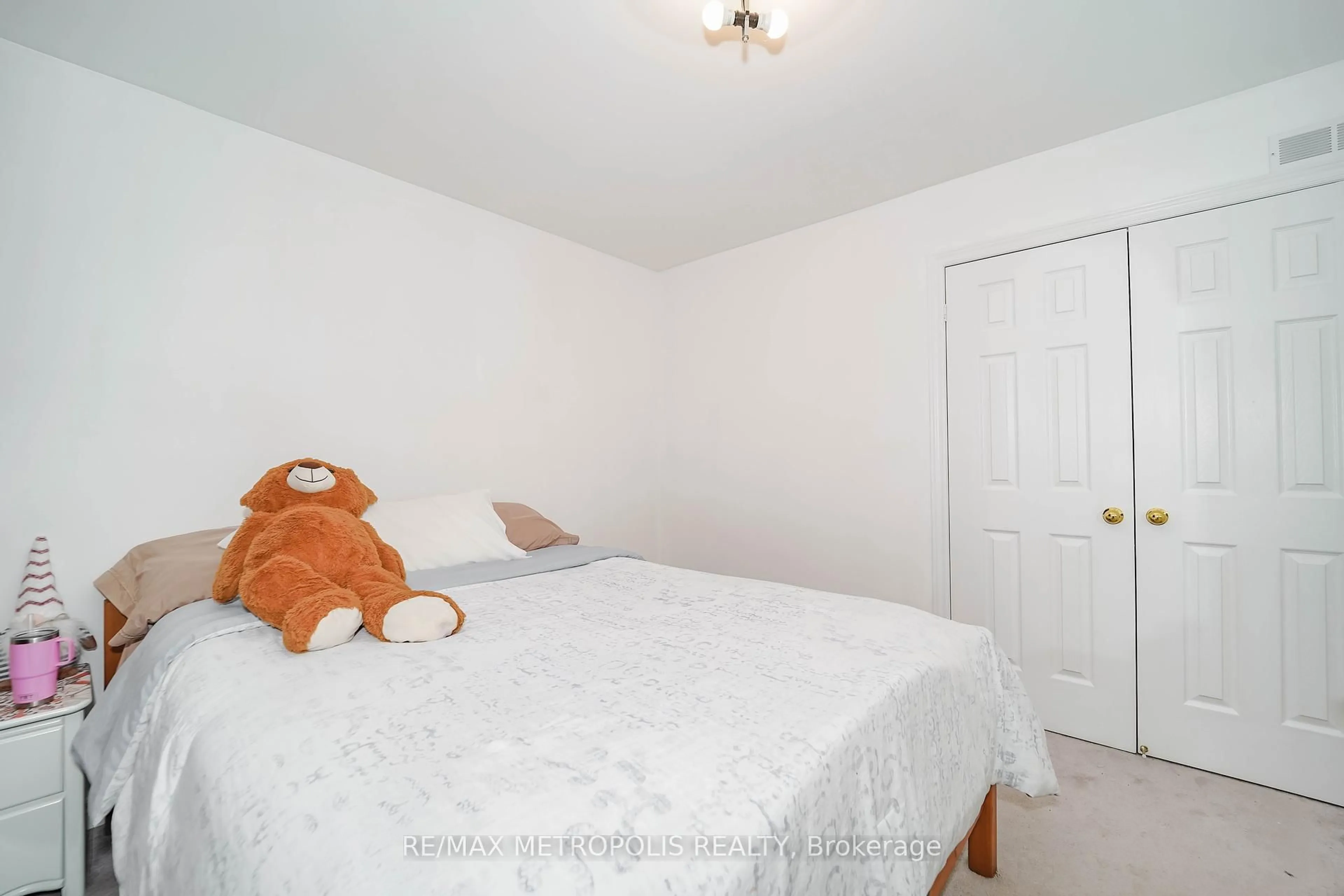 A pic of a room for 82 Coolspring Cres, Caledon Ontario L7E 2J5