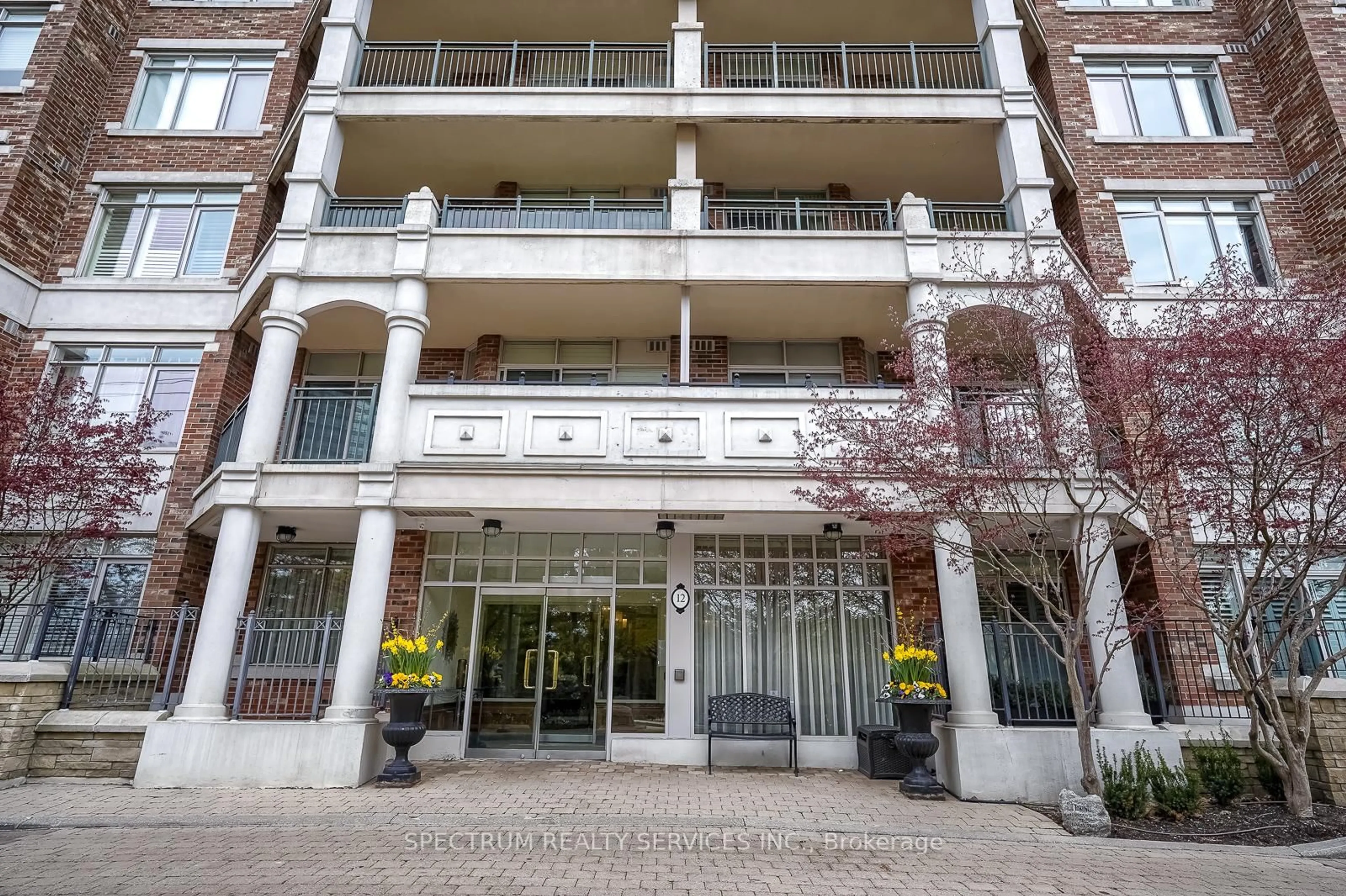 Indoor foyer for 12 Old Mill Tr #109, Toronto Ontario M8X 2Z4