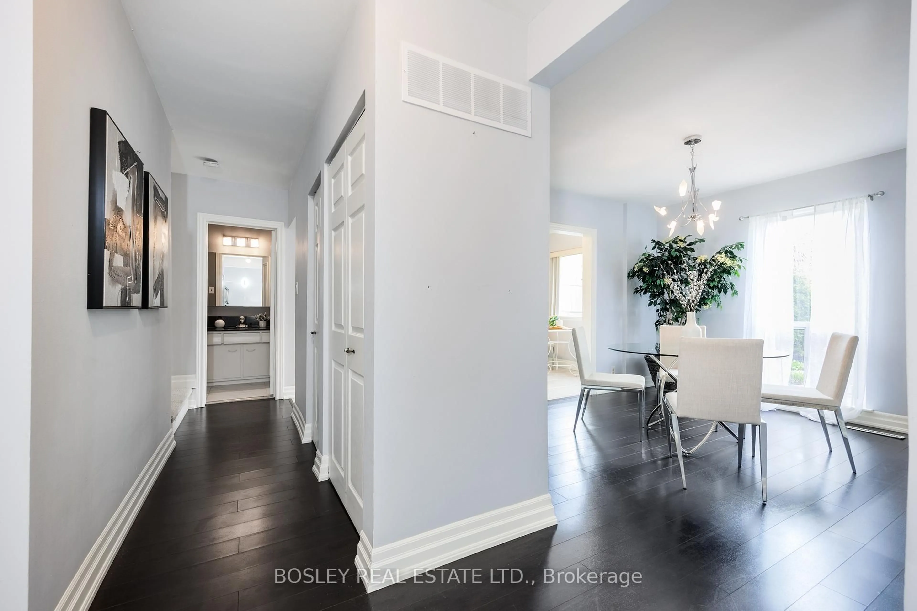 Indoor entryway for 4357 Bloor St #16, Toronto Ontario M9C 2A4