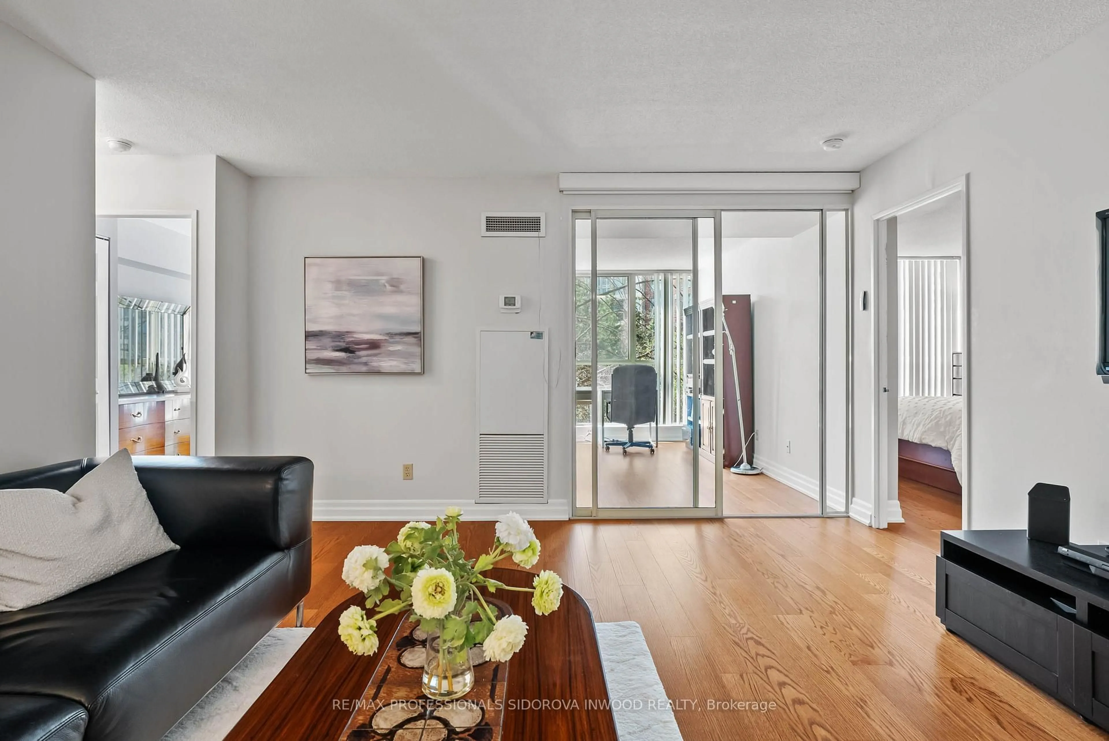 Indoor entryway for 20 Southport St #321, Toronto Ontario M6S 4Y8