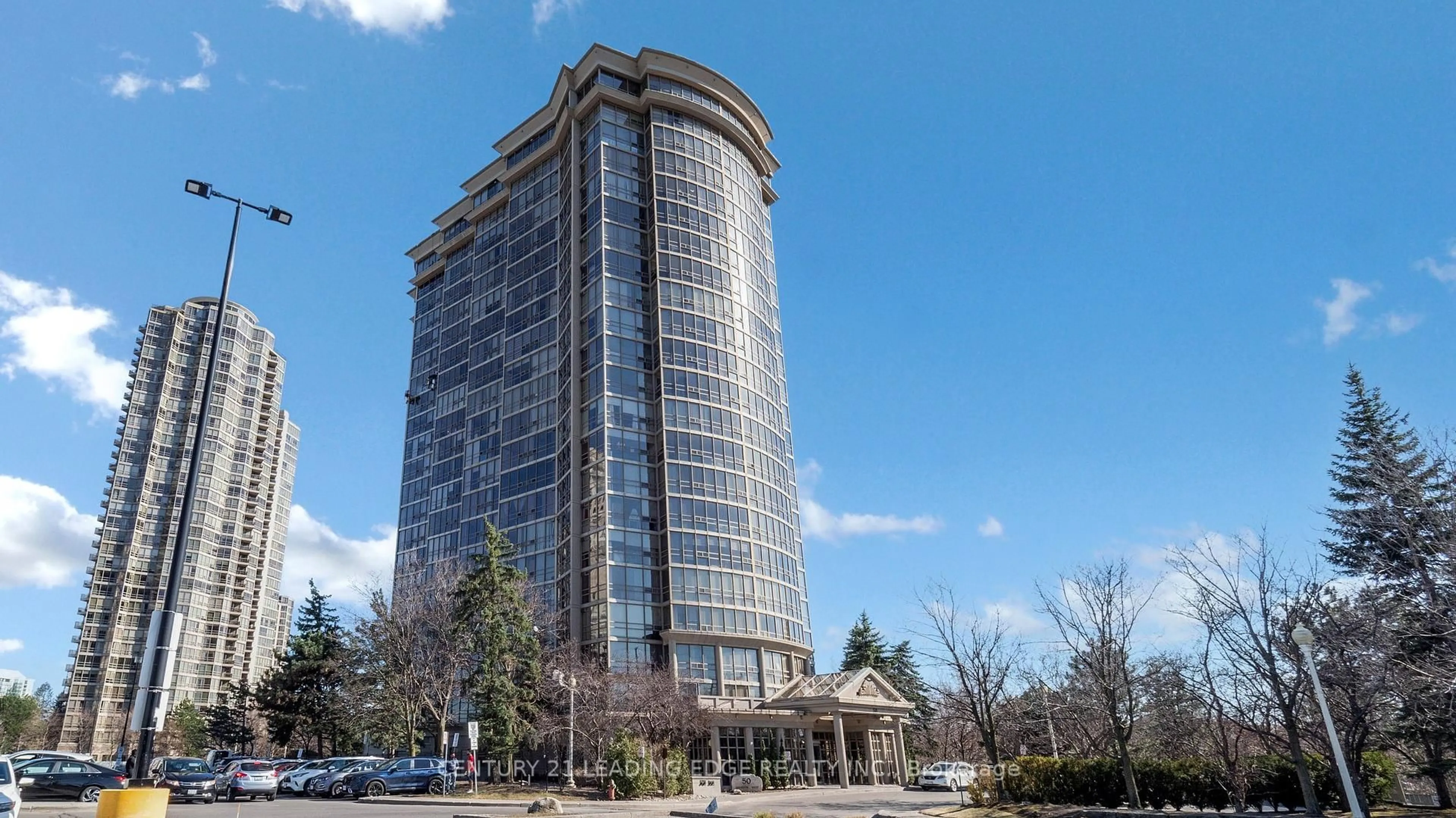 Indoor foyer for 50 EGLINTON Ave #909, Mississauga Ontario L5R 3P5