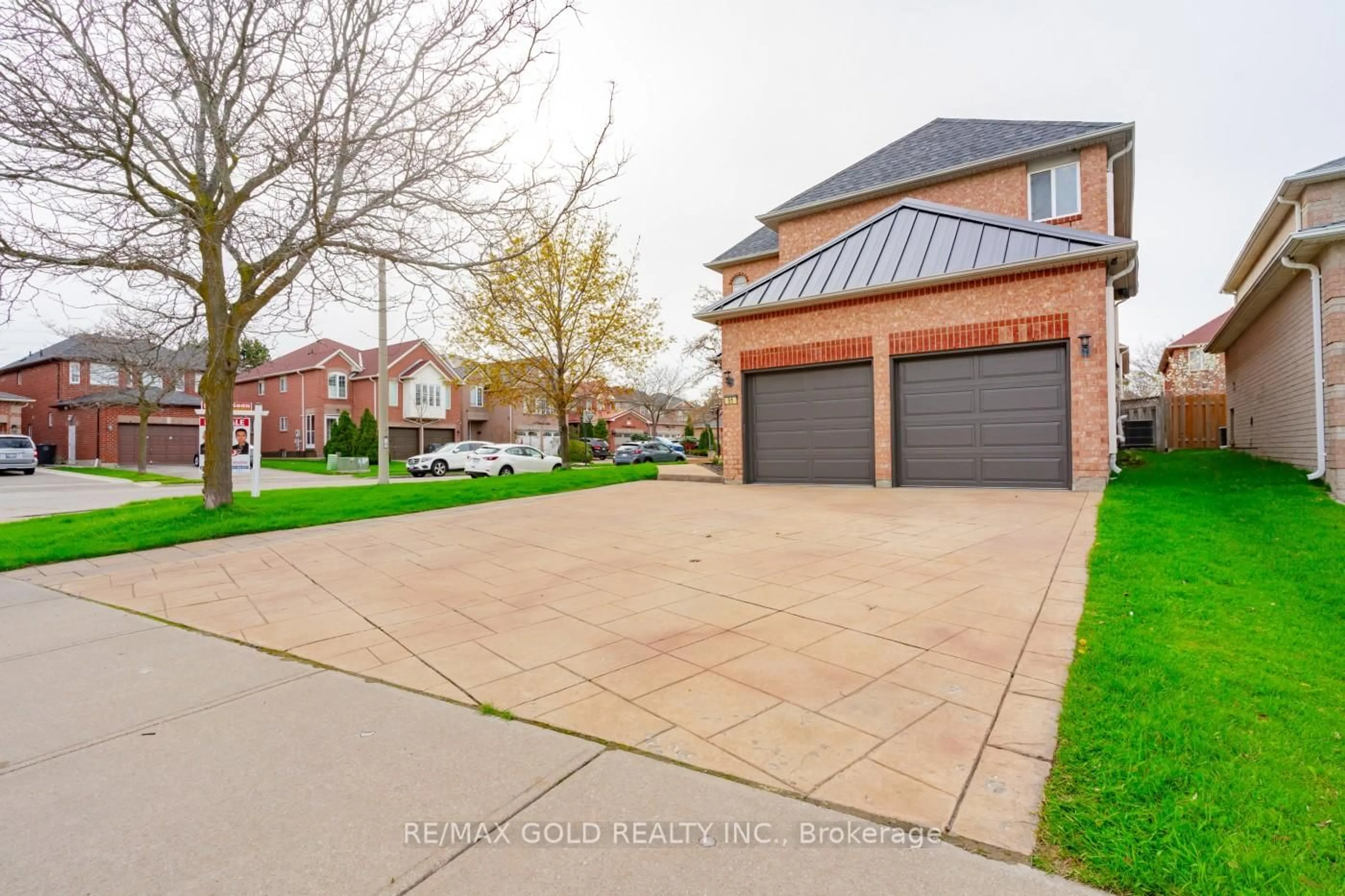Unknown for 51 Pebblestone Circ, Brampton Ontario L6X 4N2