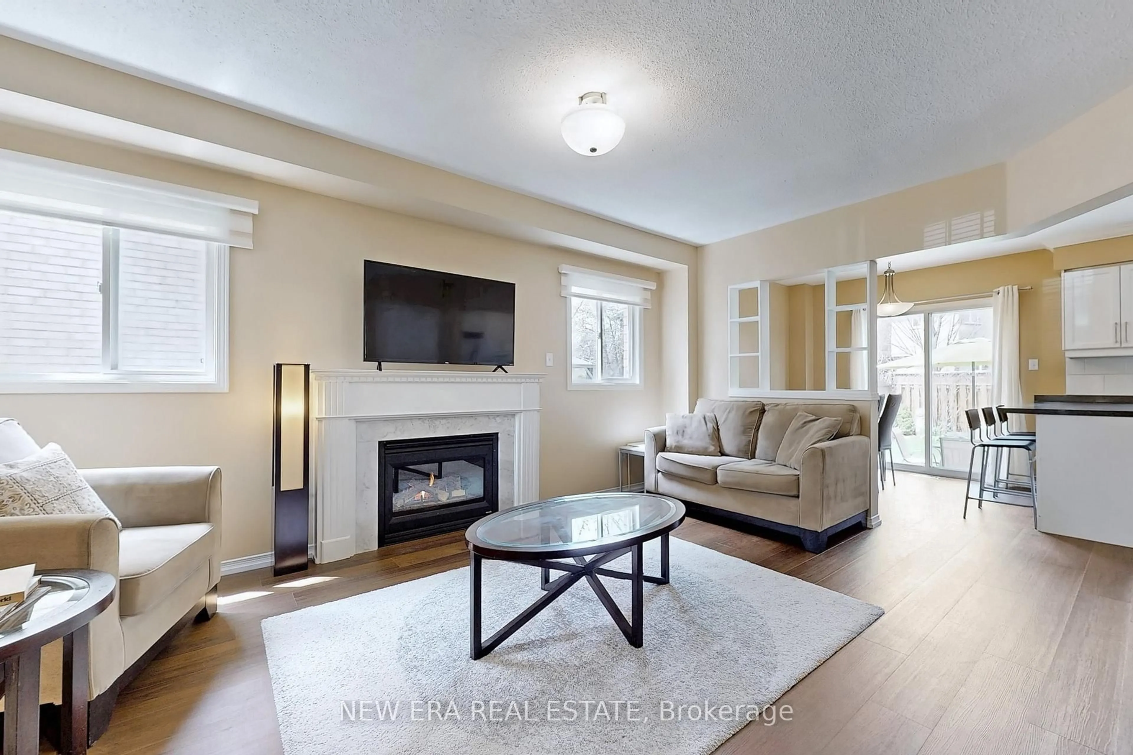 Living room with furniture, unknown for 1383 Brookstar Dr, Oakville Ontario L6M 3W2