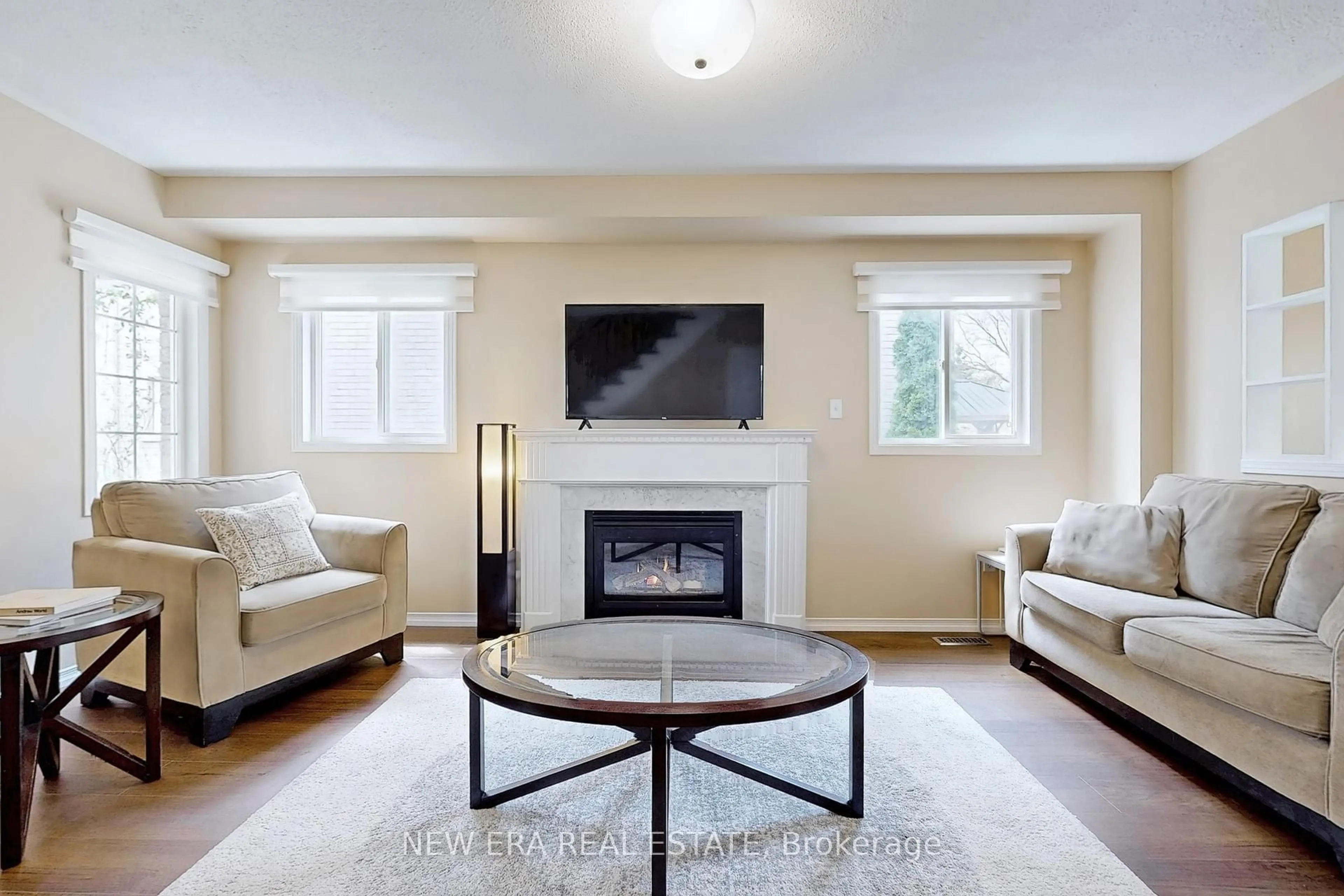 Living room with furniture, unknown for 1383 Brookstar Dr, Oakville Ontario L6M 3W2