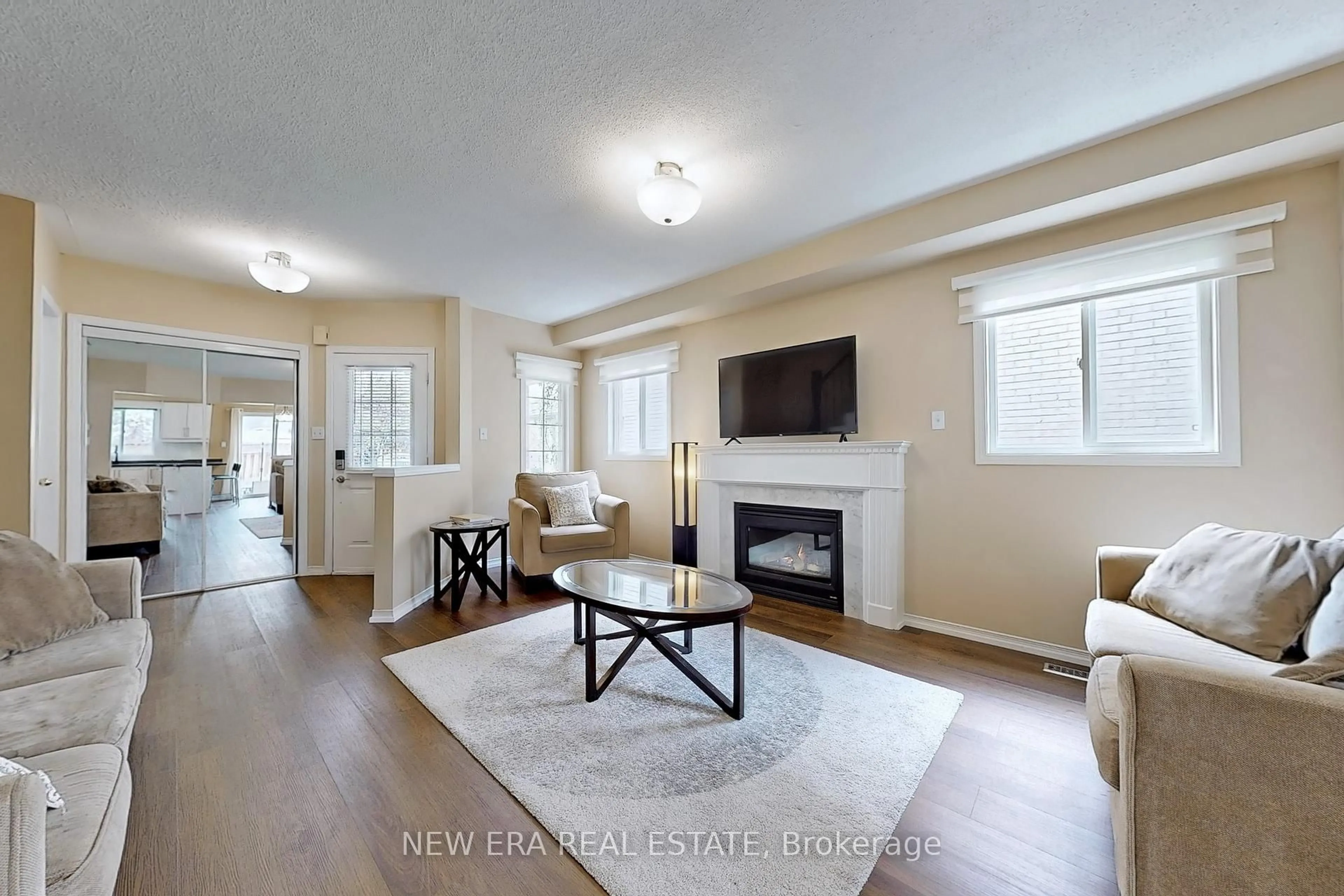 Living room with furniture, unknown for 1383 Brookstar Dr, Oakville Ontario L6M 3W2