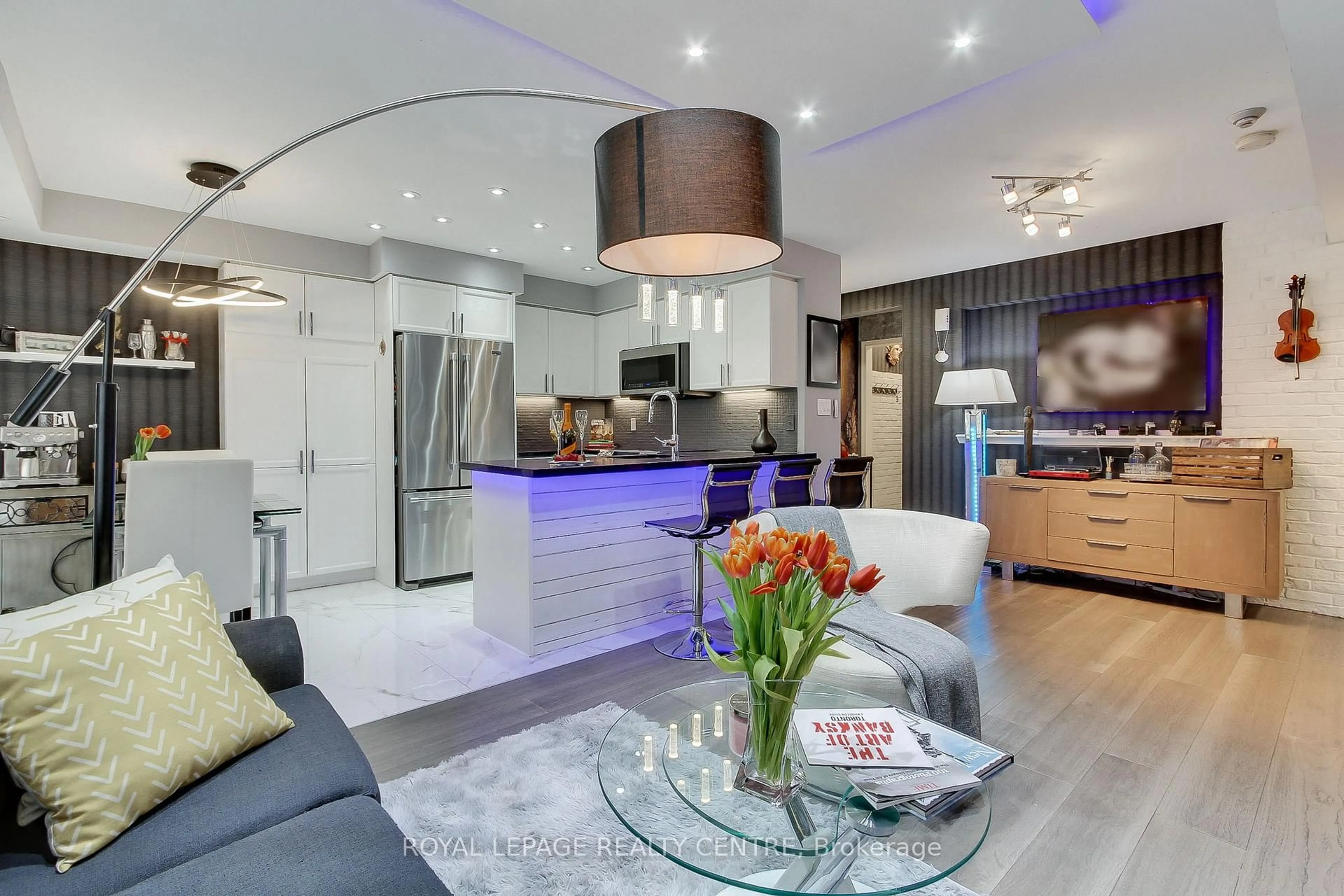 Contemporary kitchen, unknown for 750 Neighbourhood Circ #4, Mississauga Ontario L5B 0B7
