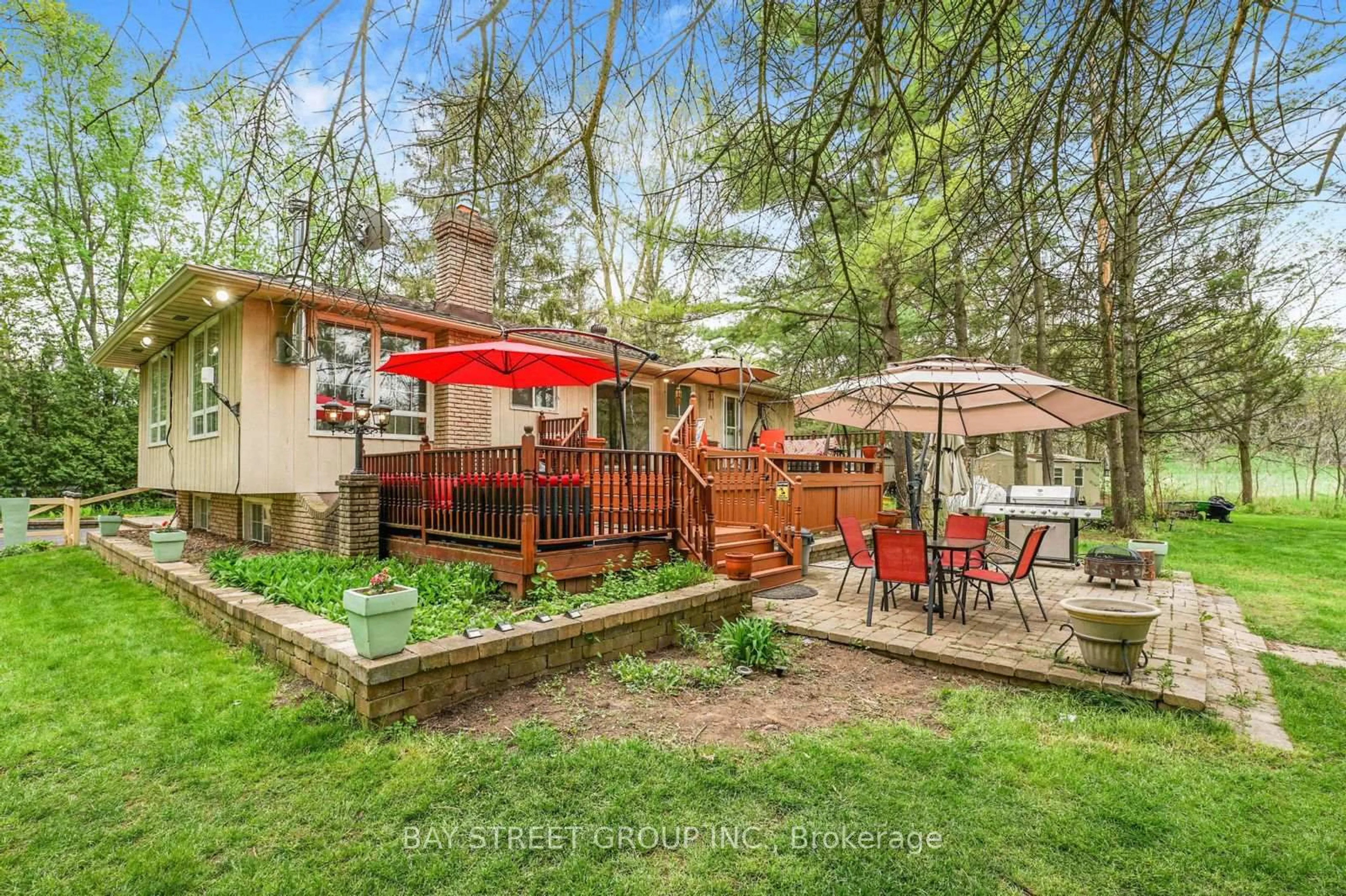 Patio, unknown for 4421 No 4 Side Rd, Burlington Ontario L7M 0S4