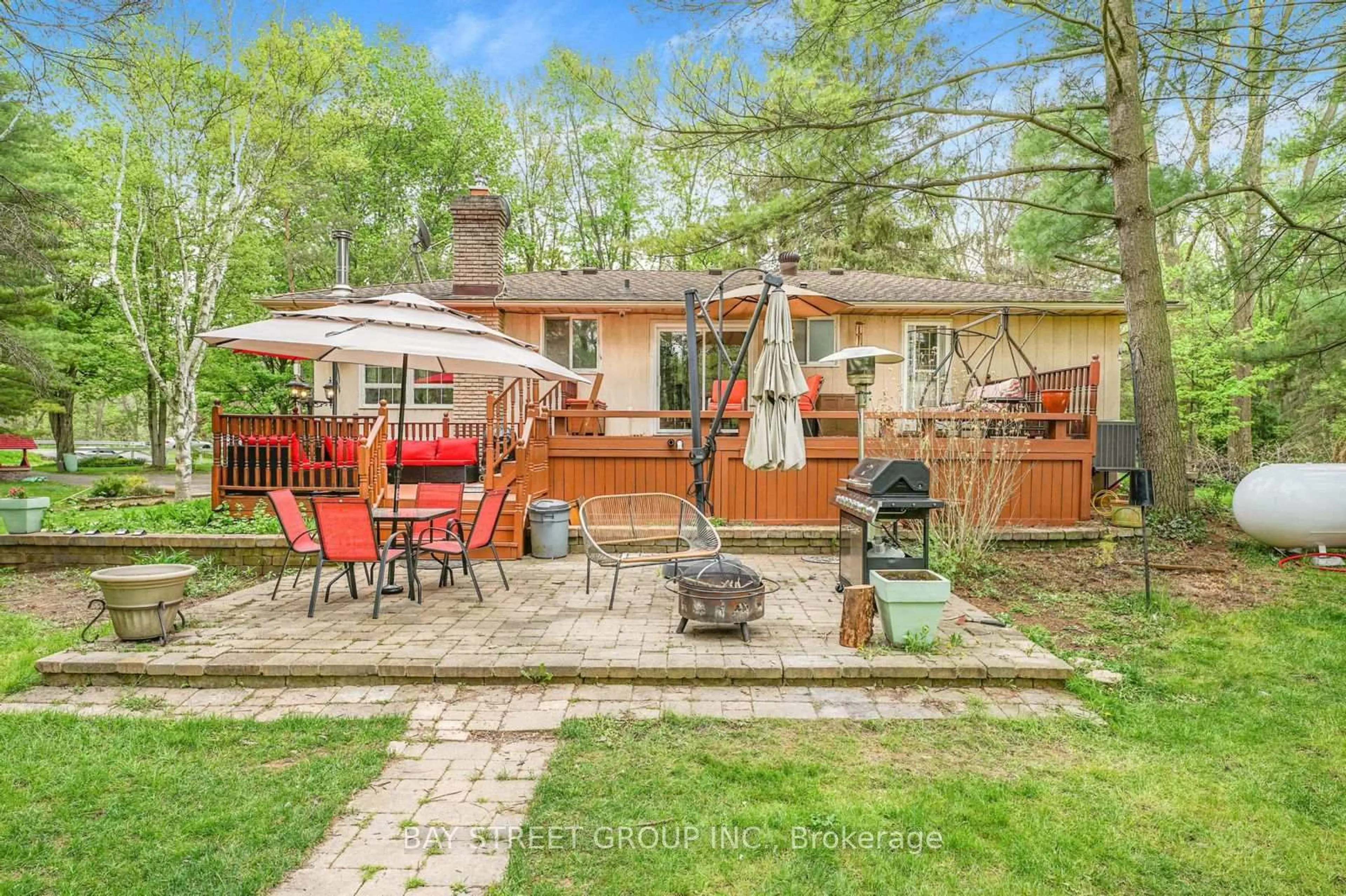 Patio, street for 4421 No 4 Side Rd, Burlington Ontario L7M 0S4